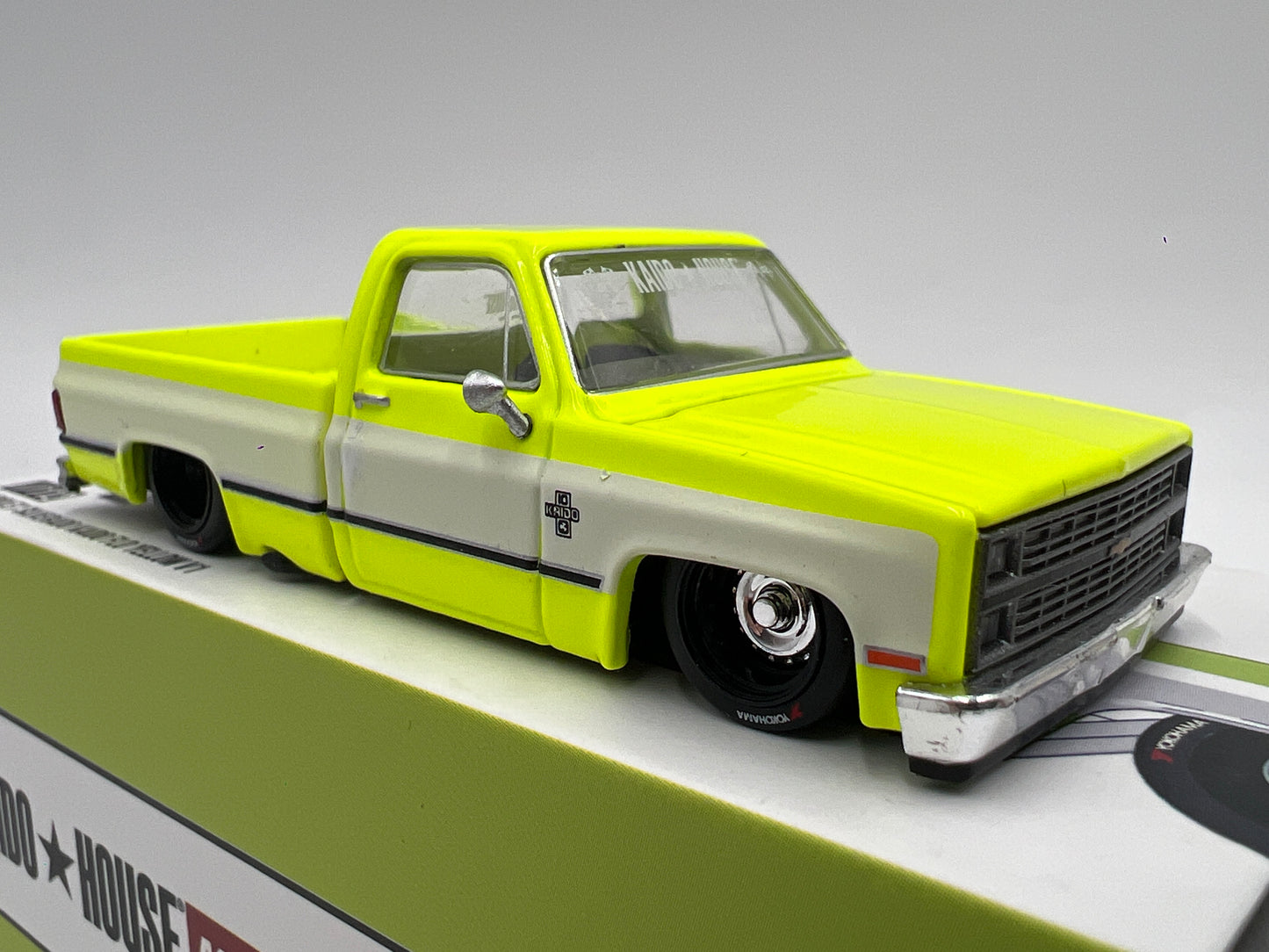 Mini GT x Kaido House #112 Chevrolet Silverado Kaido Flo Yellow V1