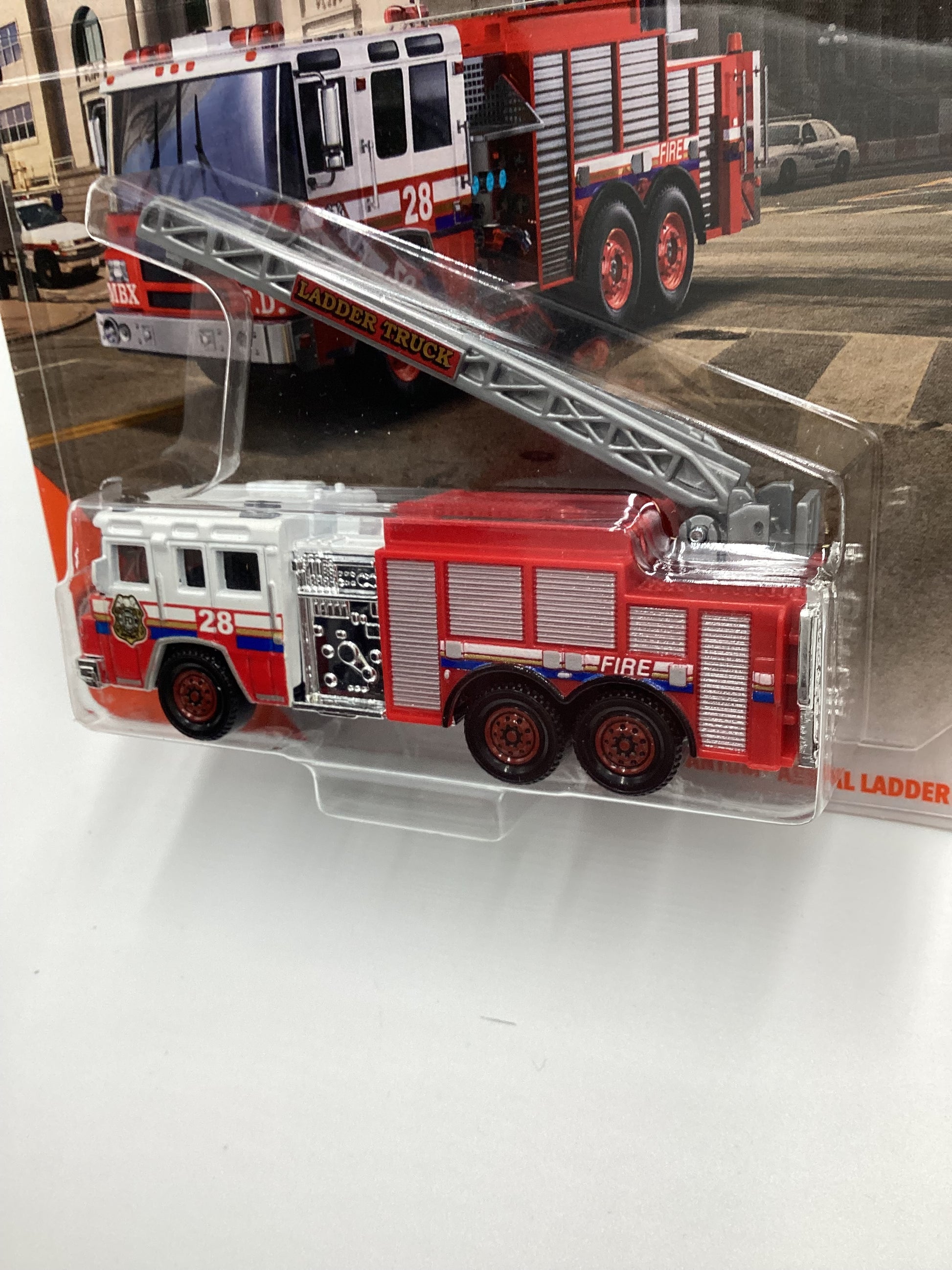 2019 Matchbox Working rigs #5 Pierce Quantum Aerial Platform