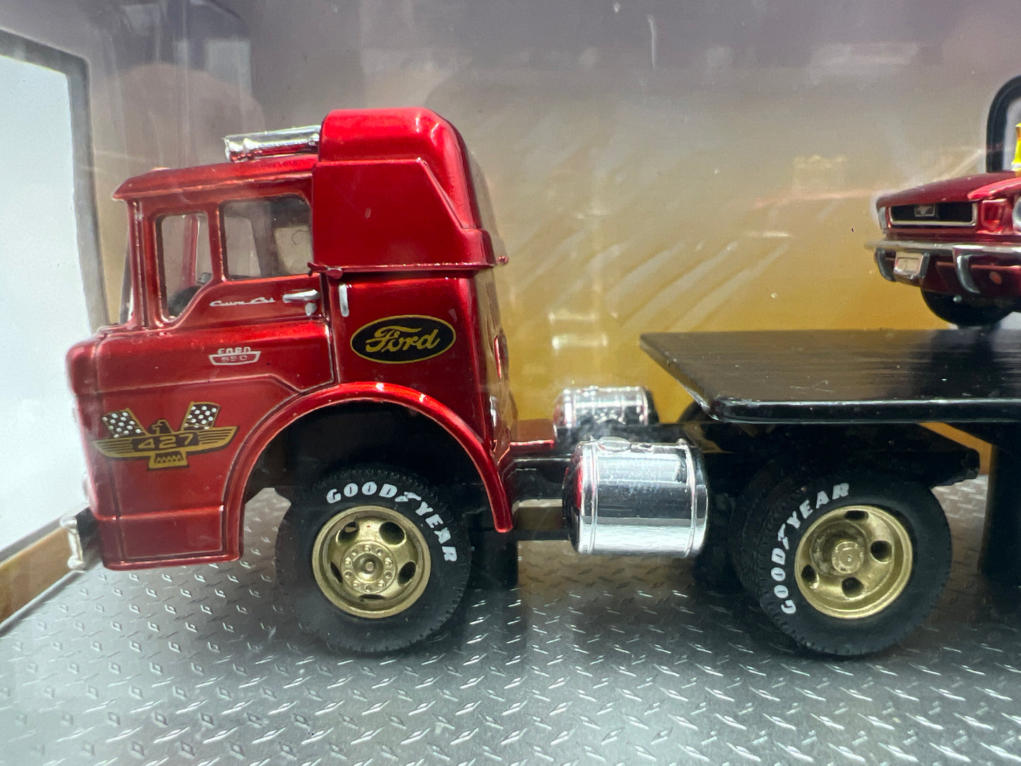M2 Machines Premium Edition Auto Haulers 1966 Ford C-600 & 1966 Ford Mustang Fastback 2+2 R21