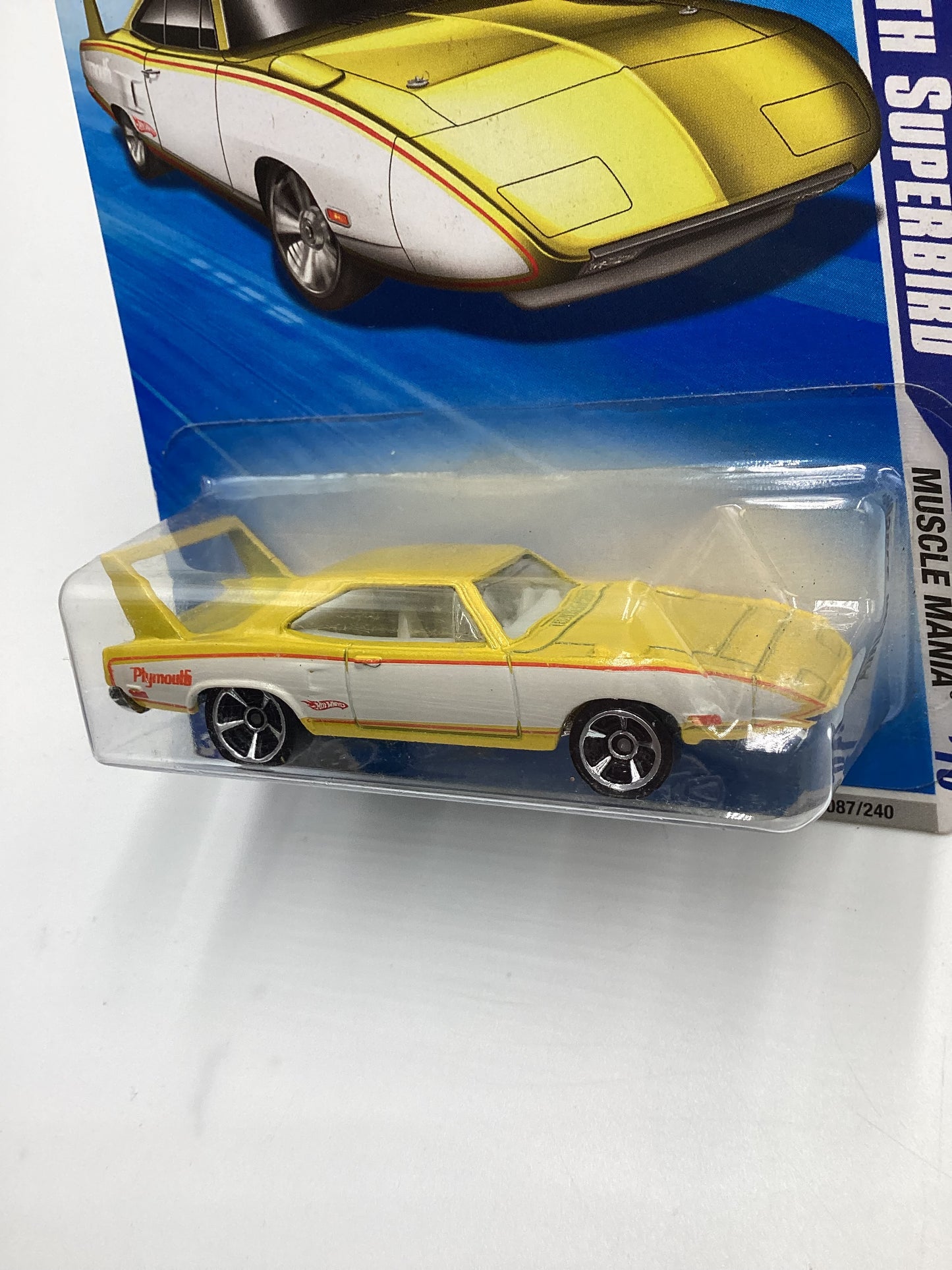 2010 Hot Wheels #087 70 Plymouth Superbird Yellow/White 38C