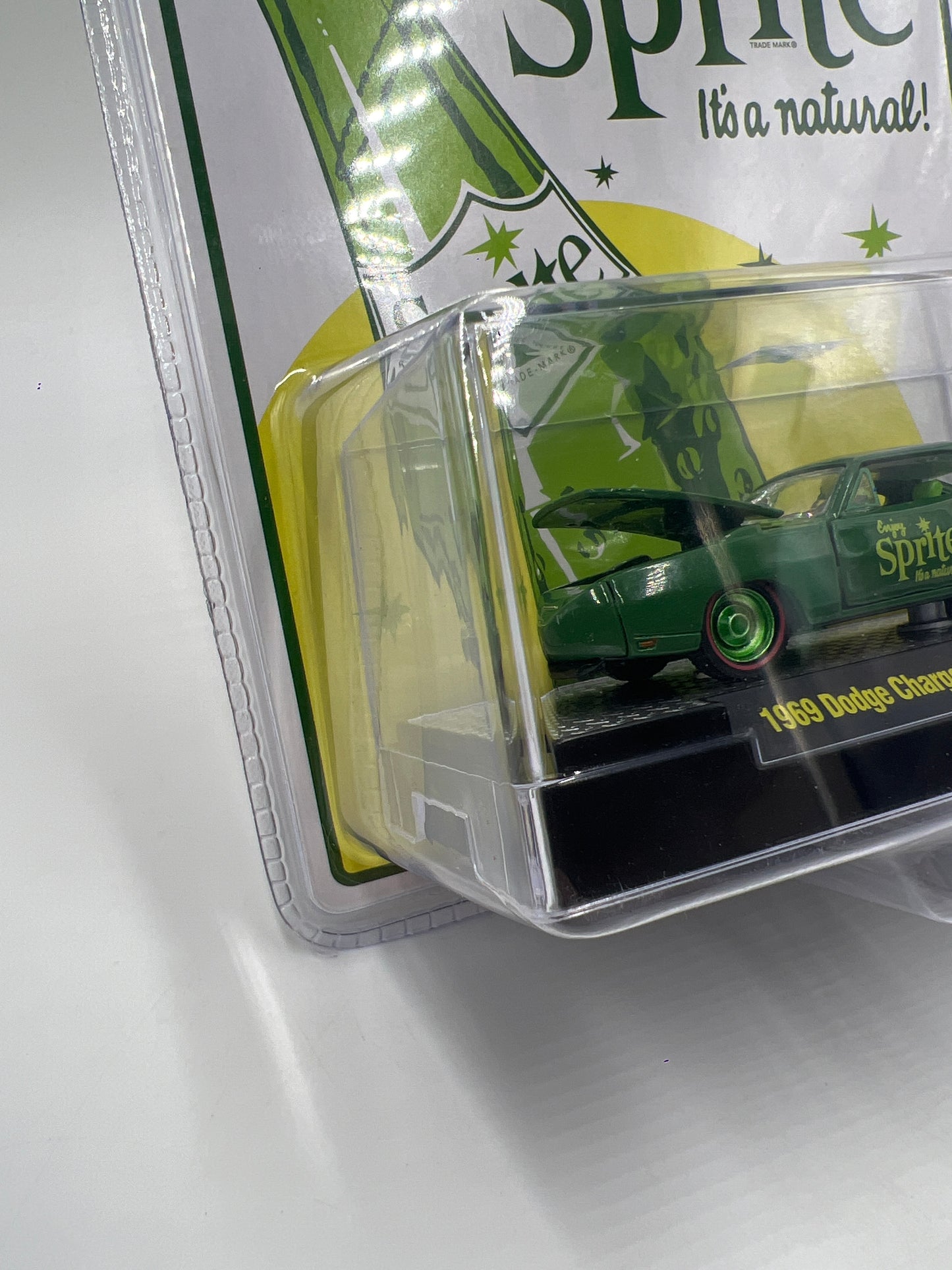 M2 Machines Coca Cola Sprite CHASE 1969 Dodge Charger Daytona Hemi Green A46