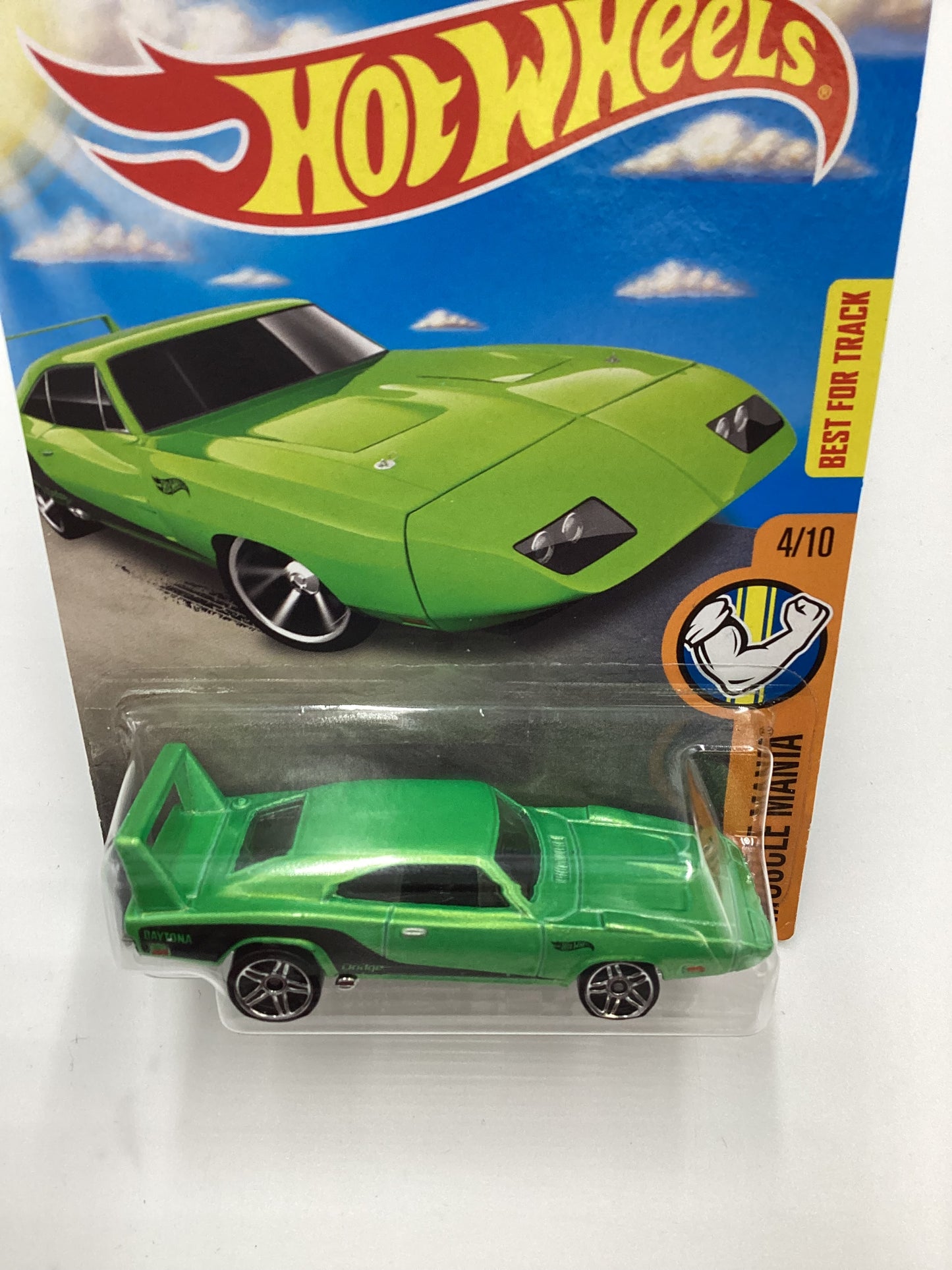 2016 Hot Wheels #124 69 DODGE CHARGER DAYTONA Green Target Spring Card 236E