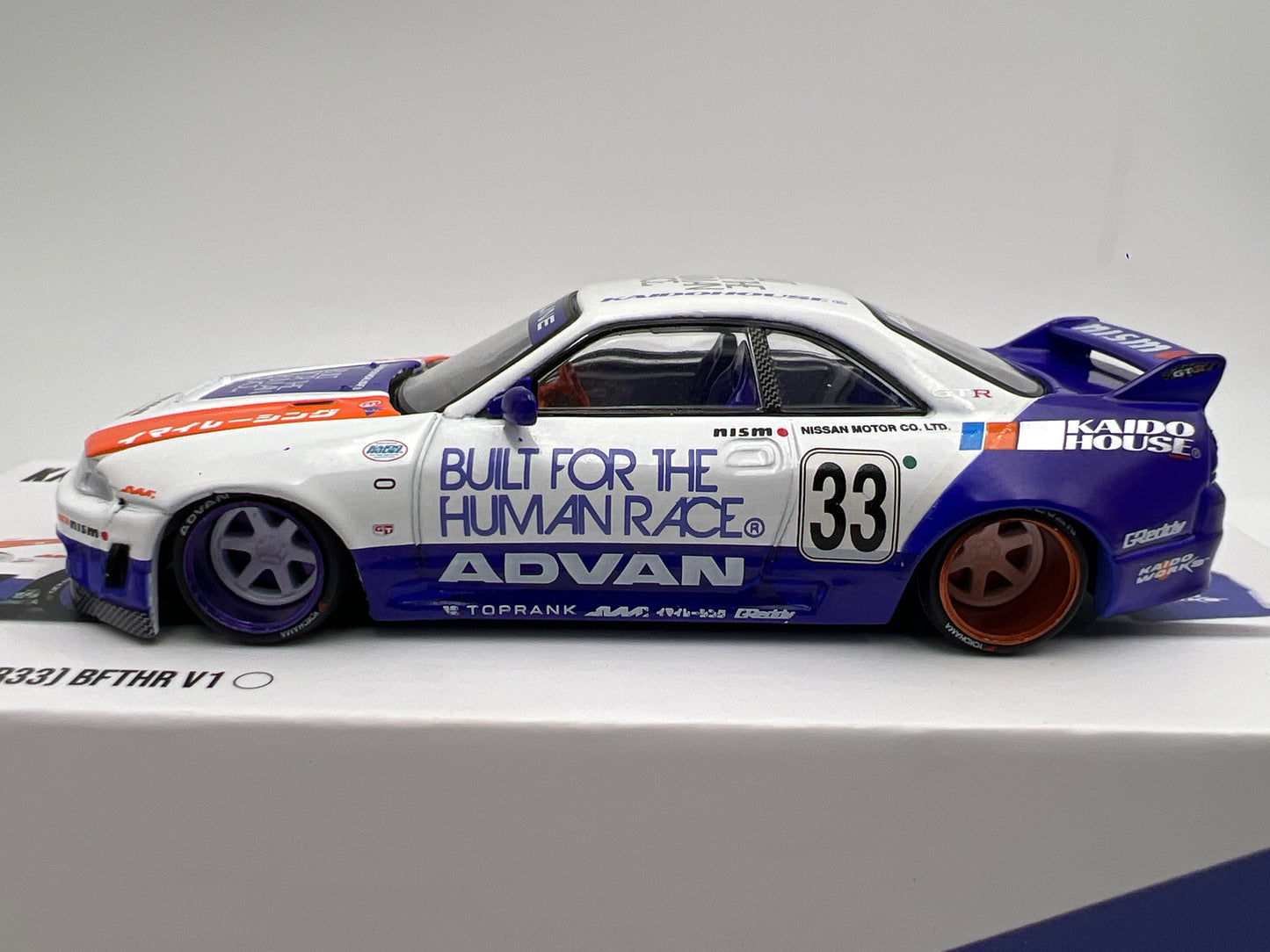 Mini GT Kaido House #213 Nissan Skyline GT-R R33 BFTHR V1