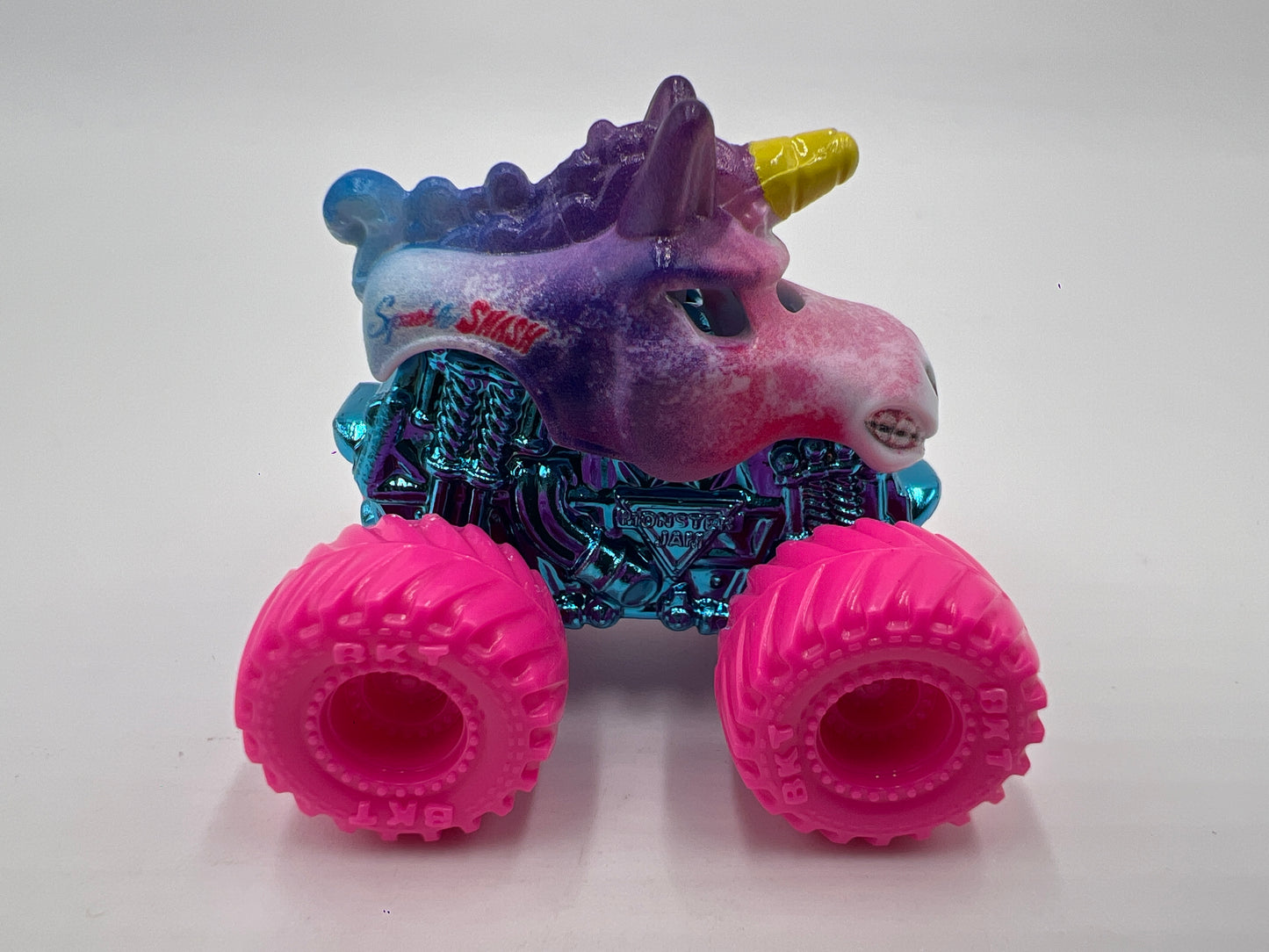 2025 Monster Jam Mini Series 18 #182 Sparkle Smash sealed