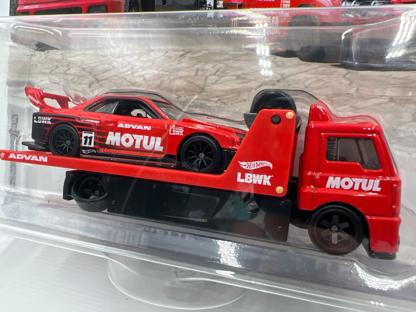 Hot Wheels Team Transport #44 Motul LB-ER34 Super Silhouette Nissan Skyline & Fleet Street W/Protector