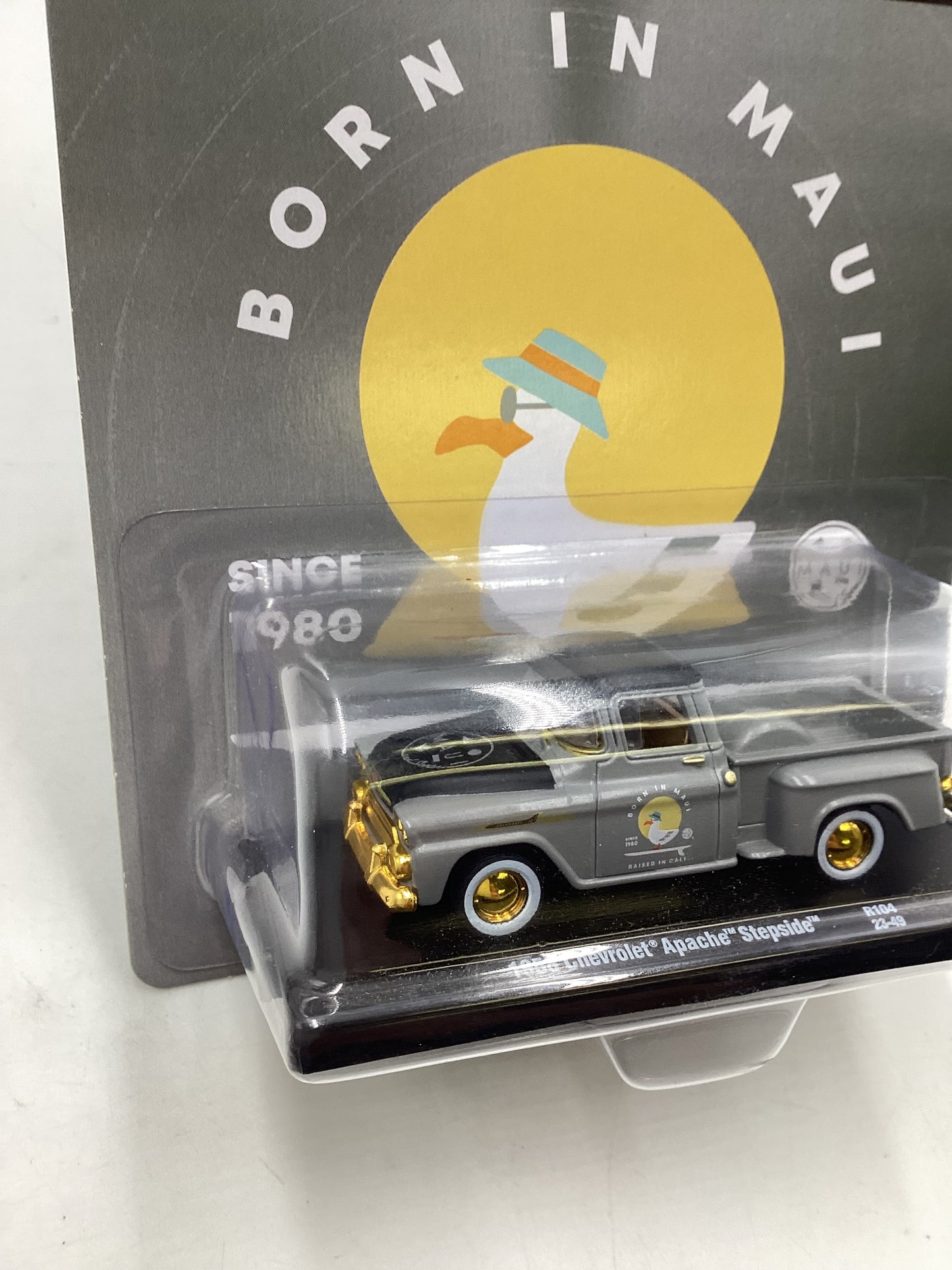 M2 Machines Maui and Sons Chase Cracked Blister 1958 Chevrolet Apache Stepside R104