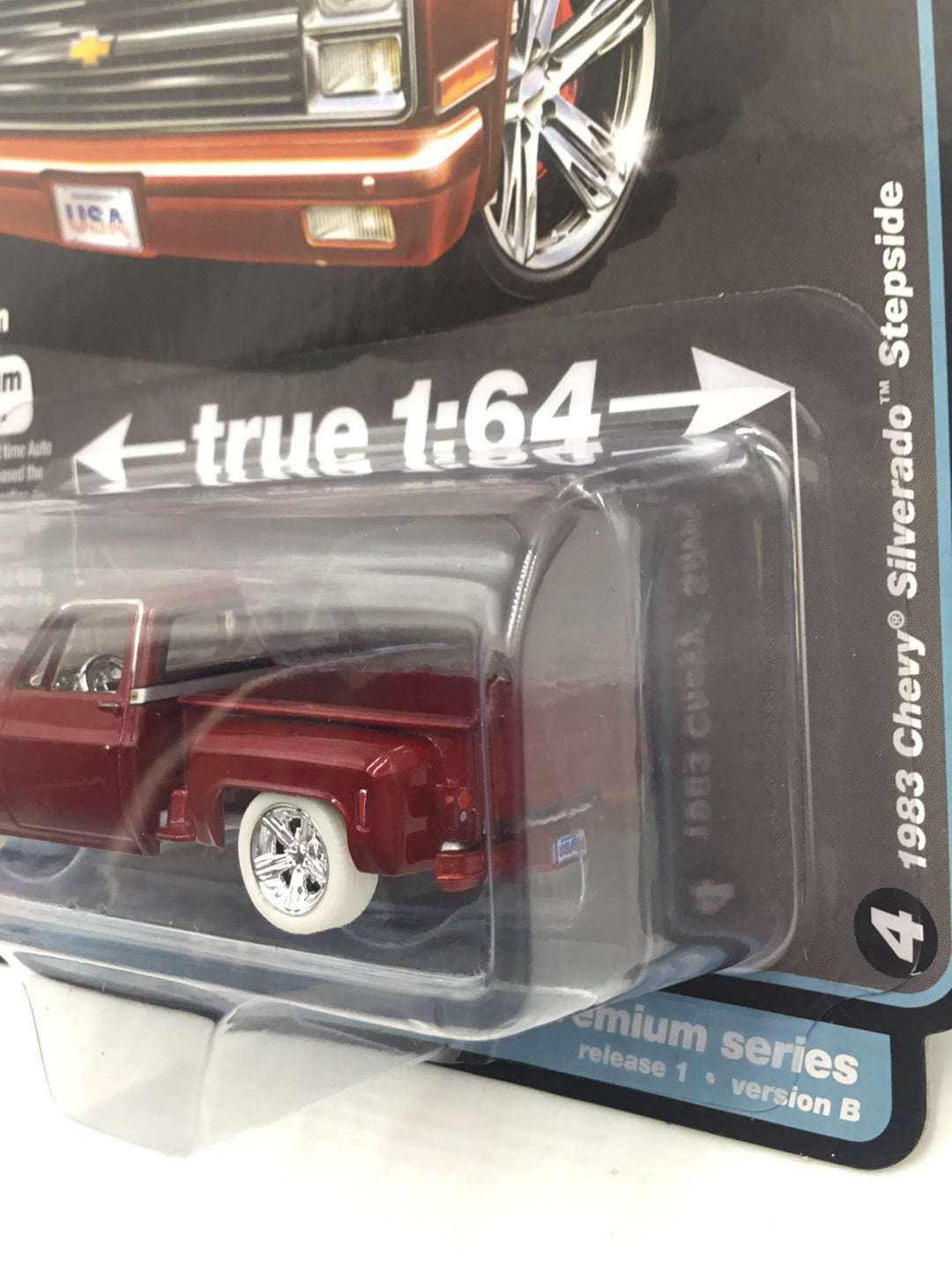 Auto world muscle trucks Ultra Red Chase 1983 Chevy Silverado Stepside