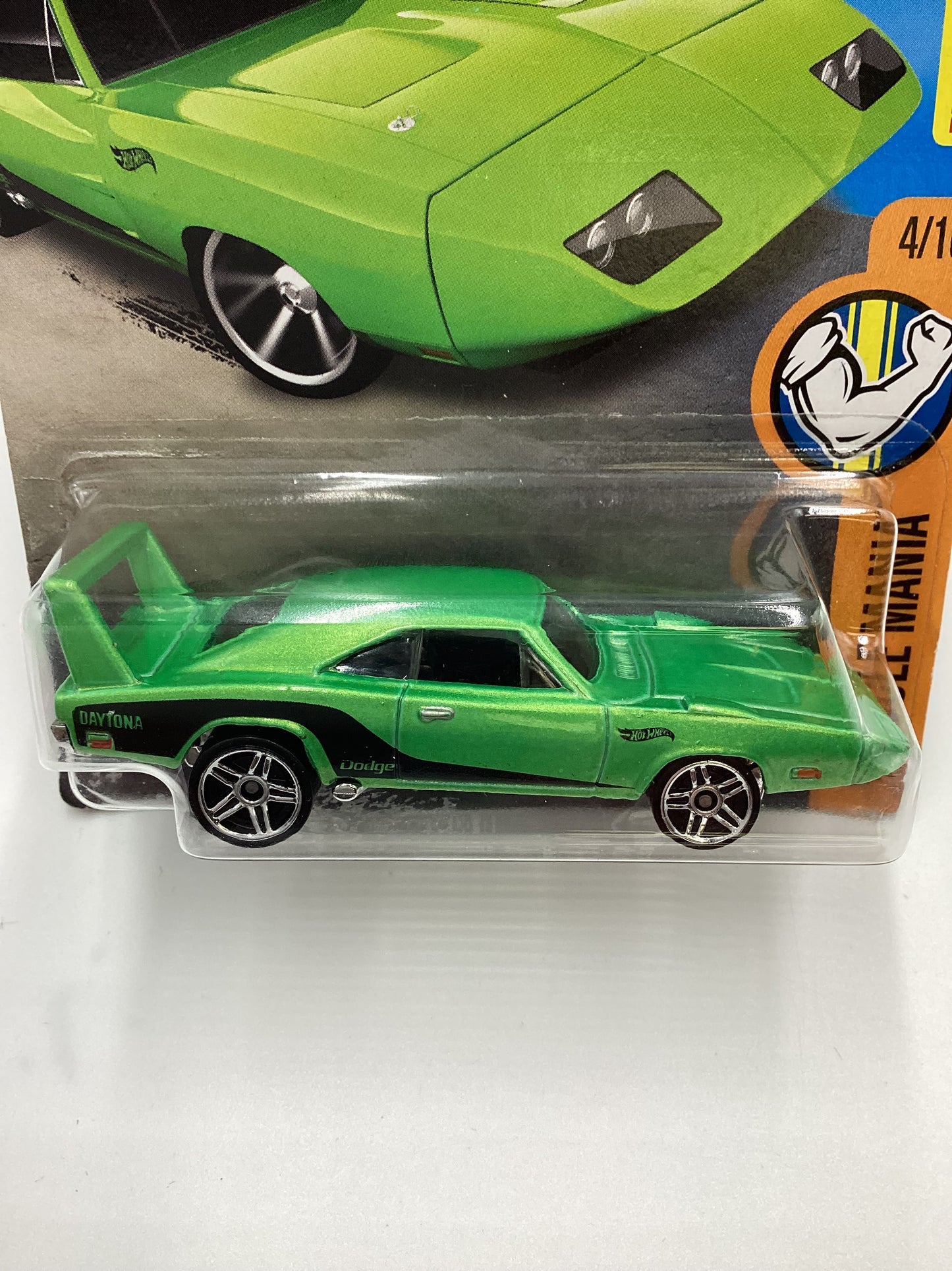 2016 Hot Wheels #124 69 DODGE CHARGER DAYTONA Green Target Spring Card 236E