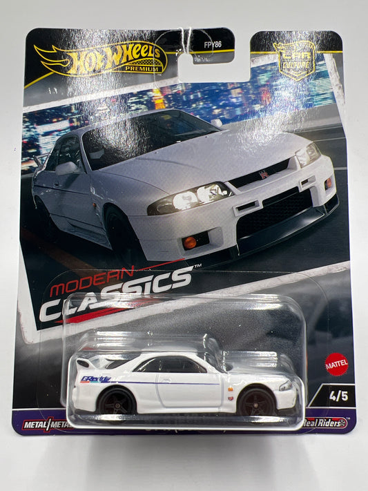 Hot Wheels Premium Modern Classics #4 Nissan Skyline GT-R BCNR33 White GReddy 245N