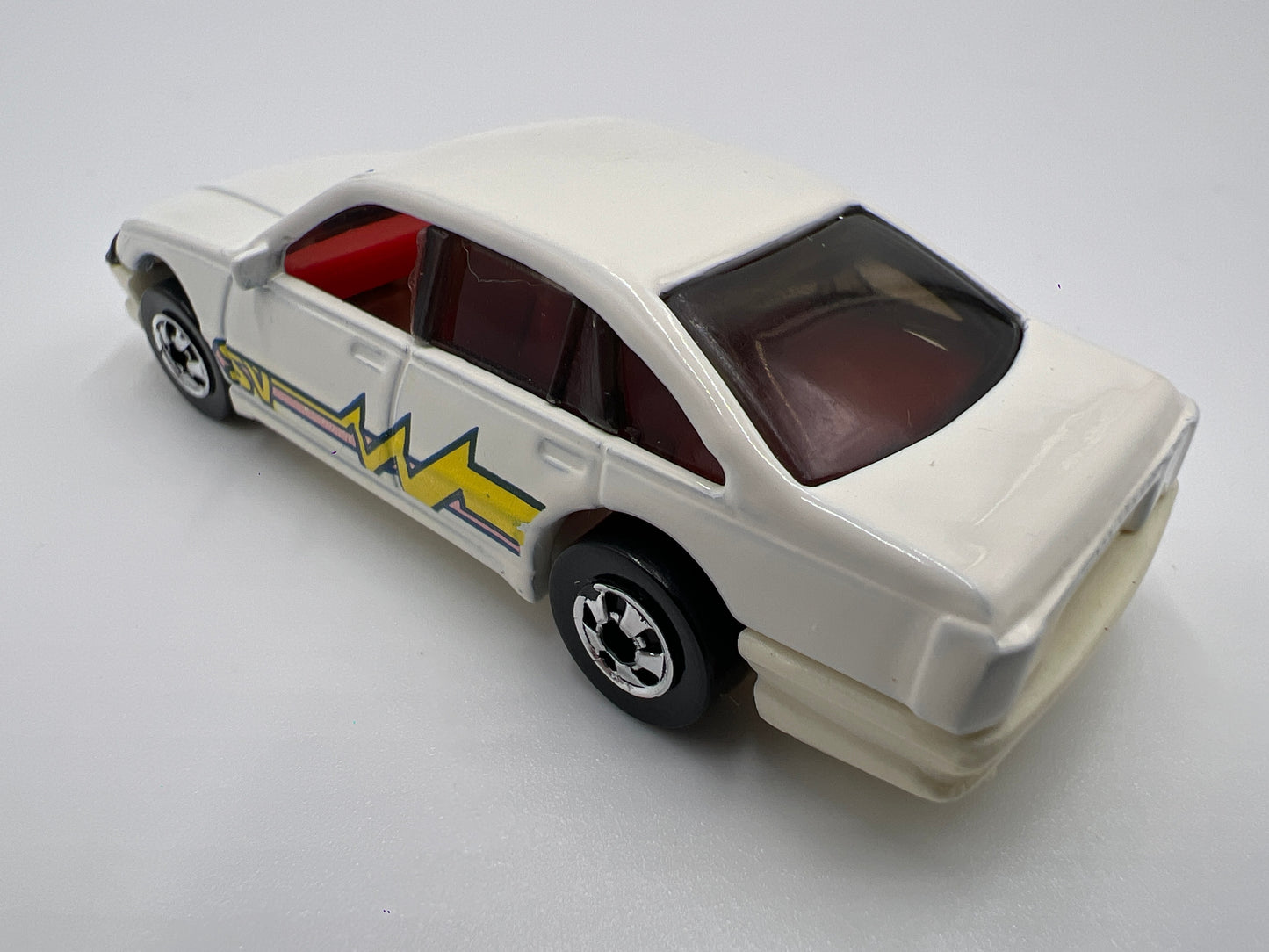 Hot Wheels 1/64 Blackwall Holden Commodore SV White Loose