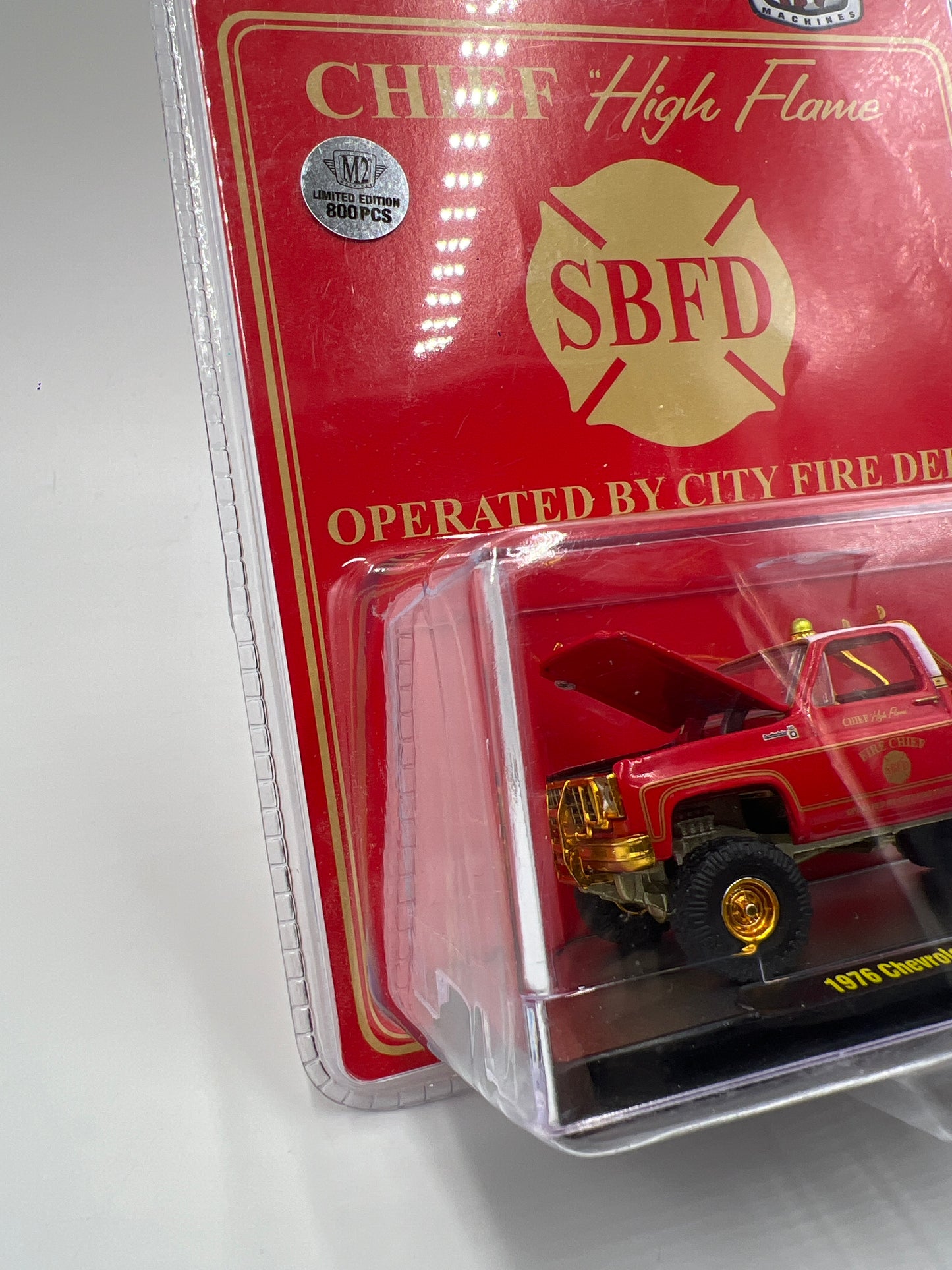 M2 Machines CHASE SBFD Chief High Flame 1976 Chevrolet Scottsdale 4x4 Red HS23
