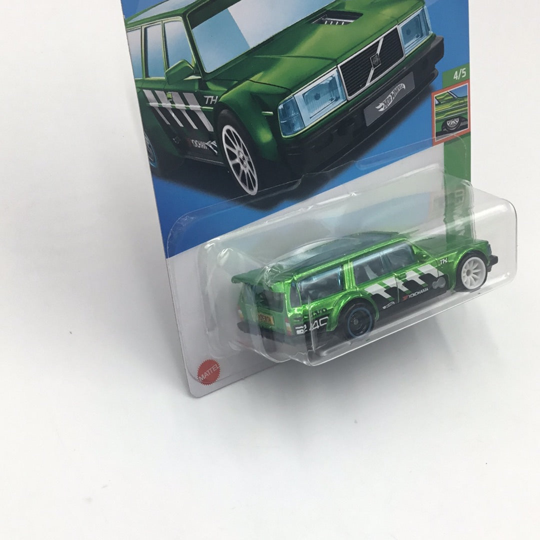 2023 hot wheels super treasure hunt Volvo 240 Drift Wagon W/ Protector –  carolinasdiecast