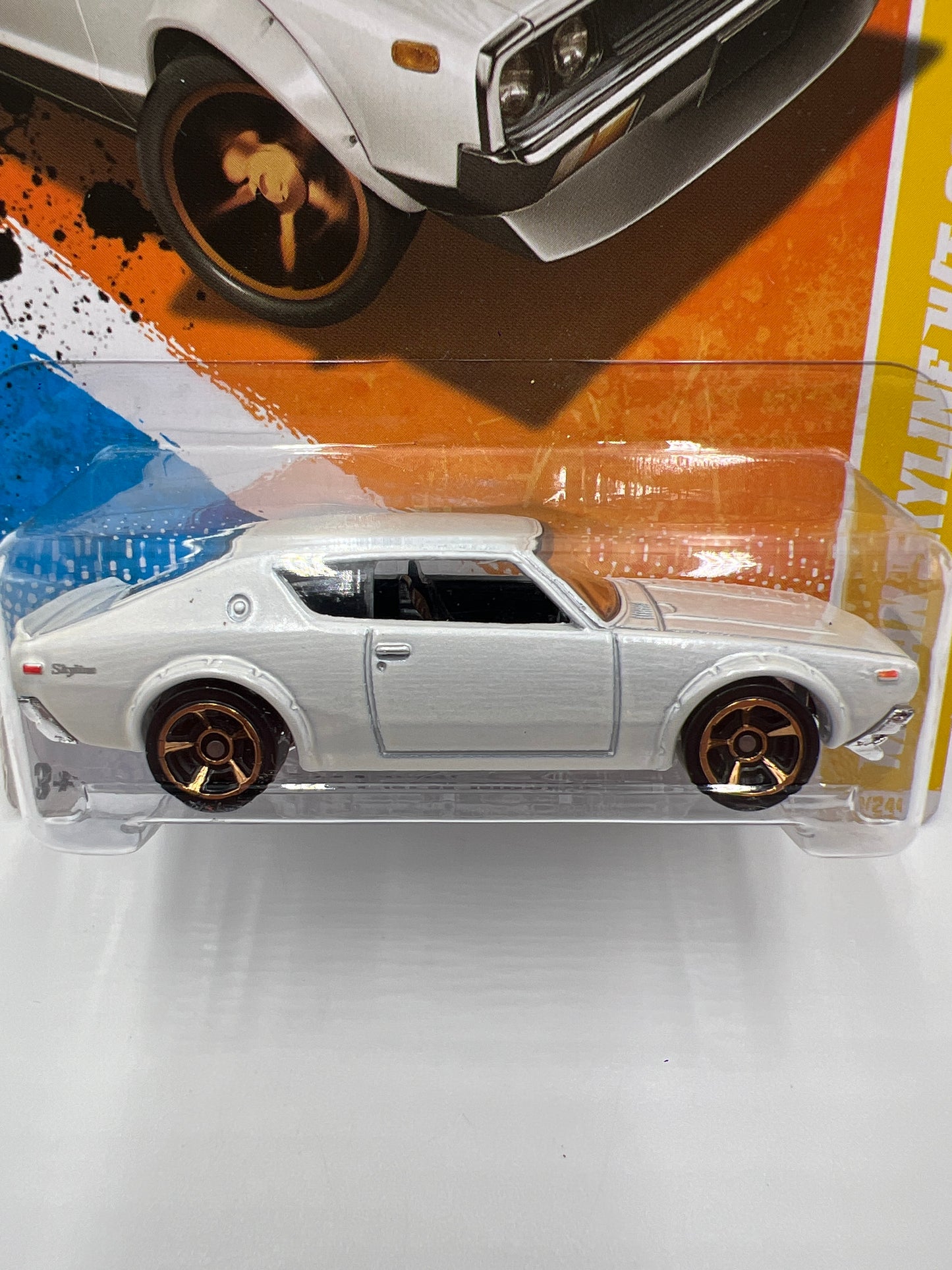 2011 Hot Wheels New Models #22 Nissan Skyline H/T 2000GT-R White