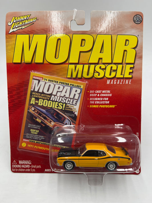 Johnny Lightning Mopar Muscle Magazine #2 1971 Plymouth Duster Yellow 220B