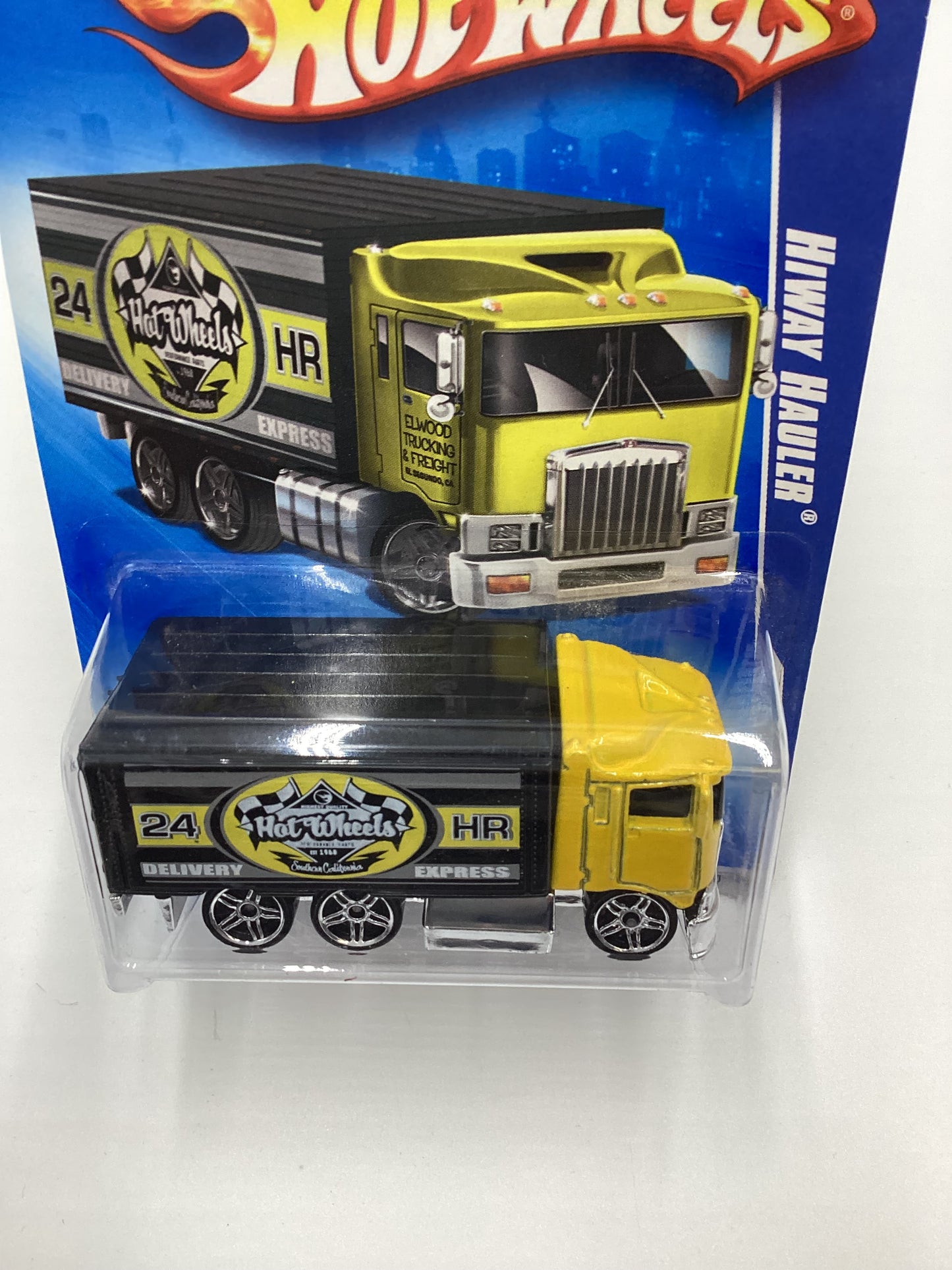 2009 Hot wheels #114 Hiway Hauler Yellow Vein on Top Left 116D