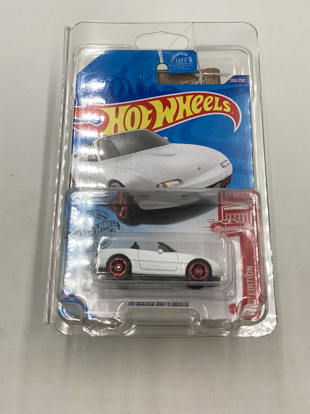 2020 Hot wheels Red edition #208 91 Mazda MX-5 Miata W/protector