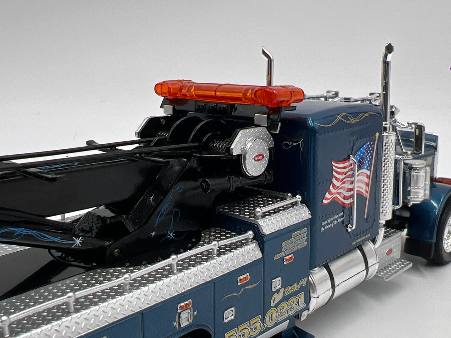 IXO Models 1/43 Scale USA Edition Peterbilt 359 Wrecker 1980 Blue