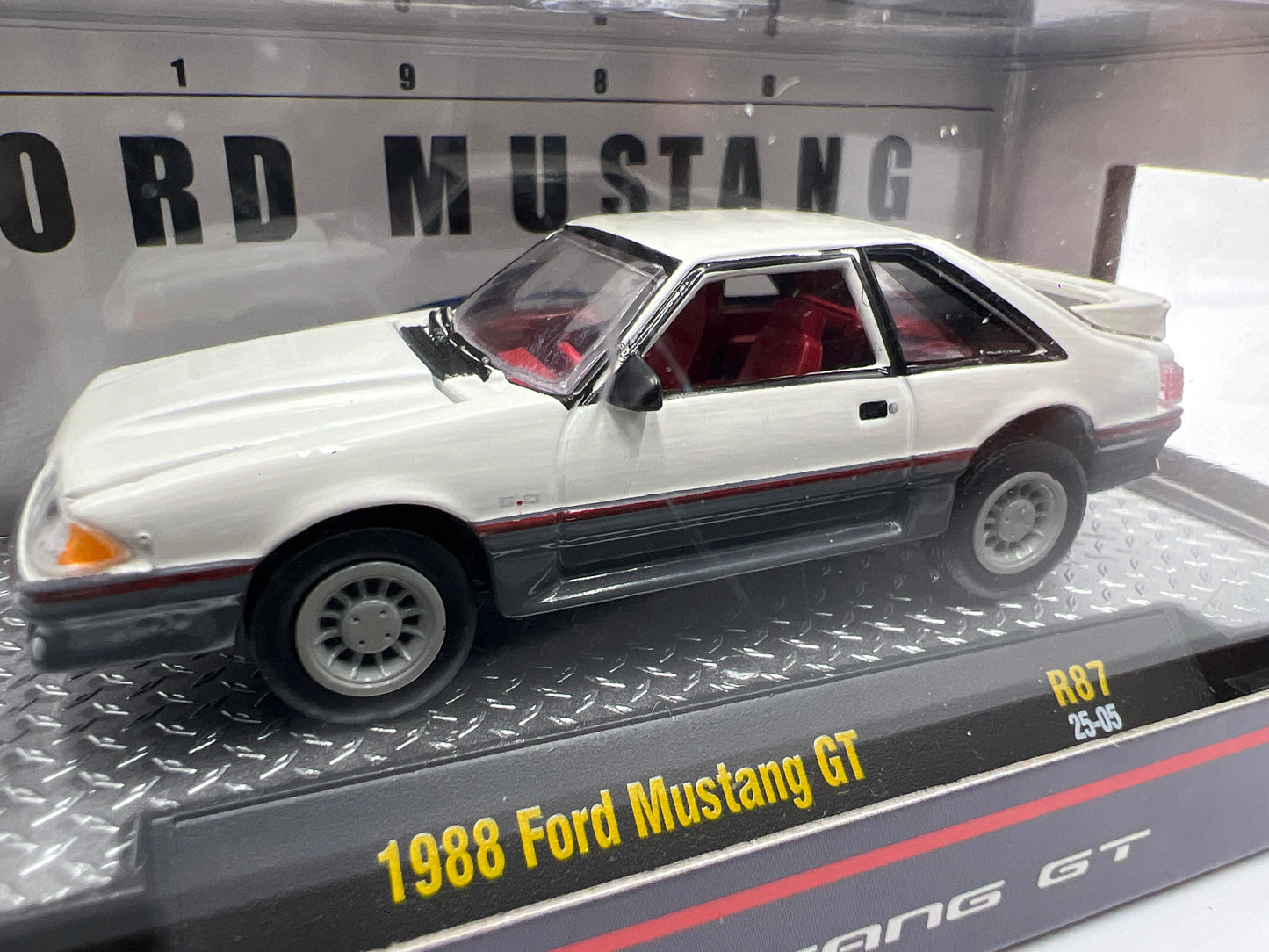 2025 M2 Machines Detroit Muscle 1988 Ford Mustang GT Foxbody White R87