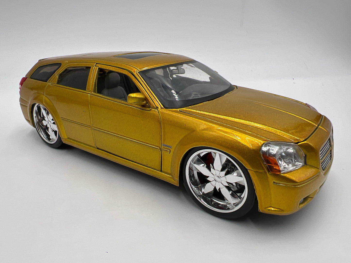 Revell 1/24 Scale Dodge Magnum R/T Gold Loose