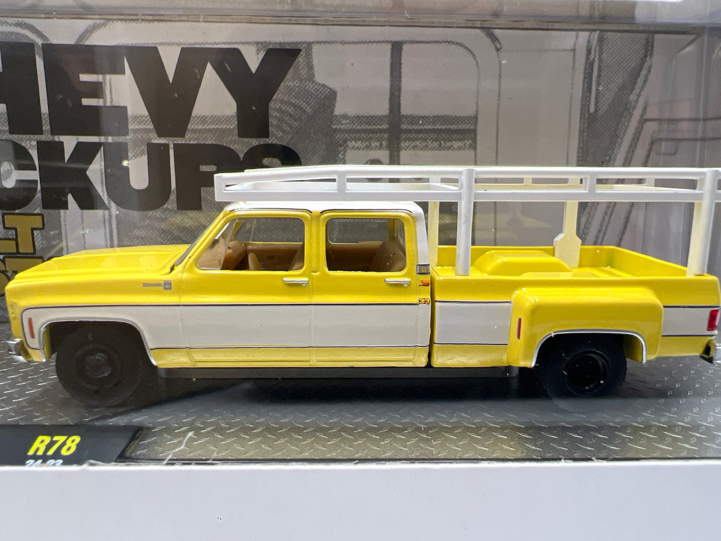 2024 M2 Machines Auto Haulers 1973 Chevrolet Silverado 30 4x4 Black & 1973 Chevrolet Silverado 30 Yellow R78