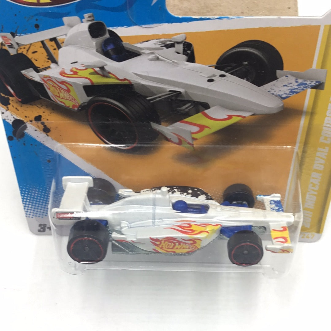 2011 Hot Wheels #42 2011 IndyCar Oval Course Race Car Short Card 55C