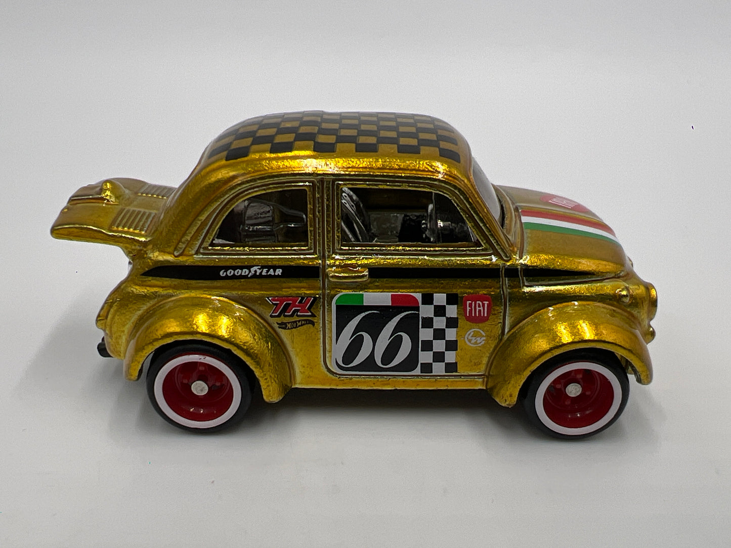 Hot Wheels 1/64 Super Treasure Hunt 60s Fiat 500D Modificado Gold Loose