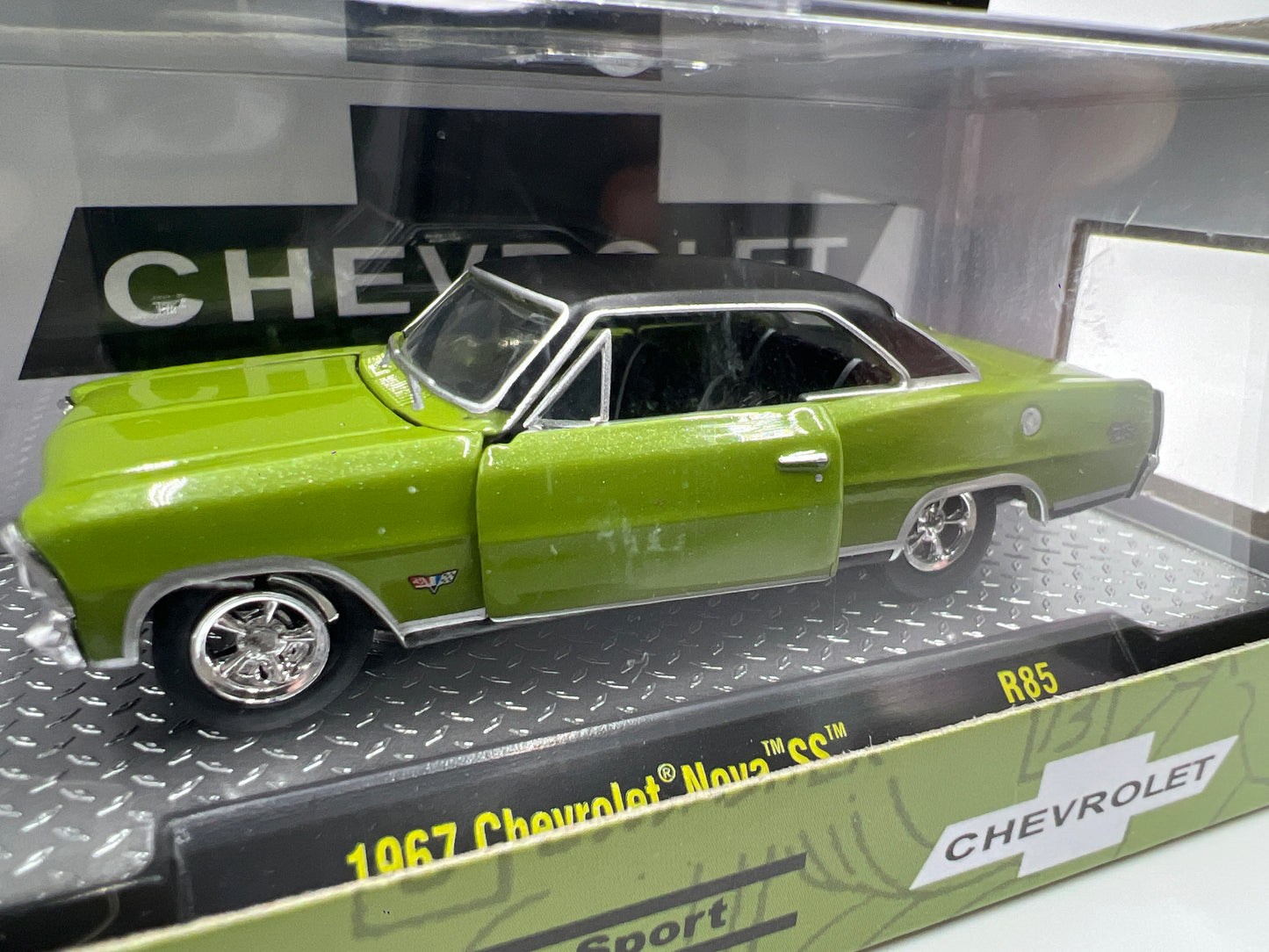 M2 Machines Detroit Muscle 1967 Chevrolet Nova SS Green R85