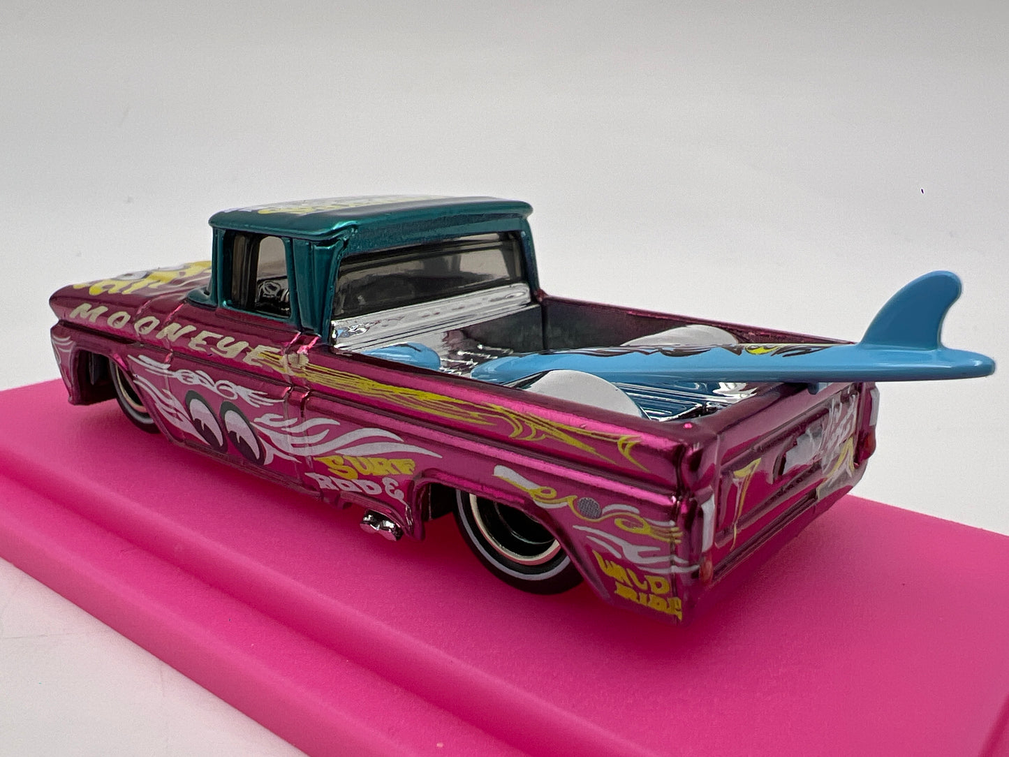 Hot Wheels Kustom Kulture Custom 62 Chevy Pickup Mooneyes Pink CUSTOM W/Case