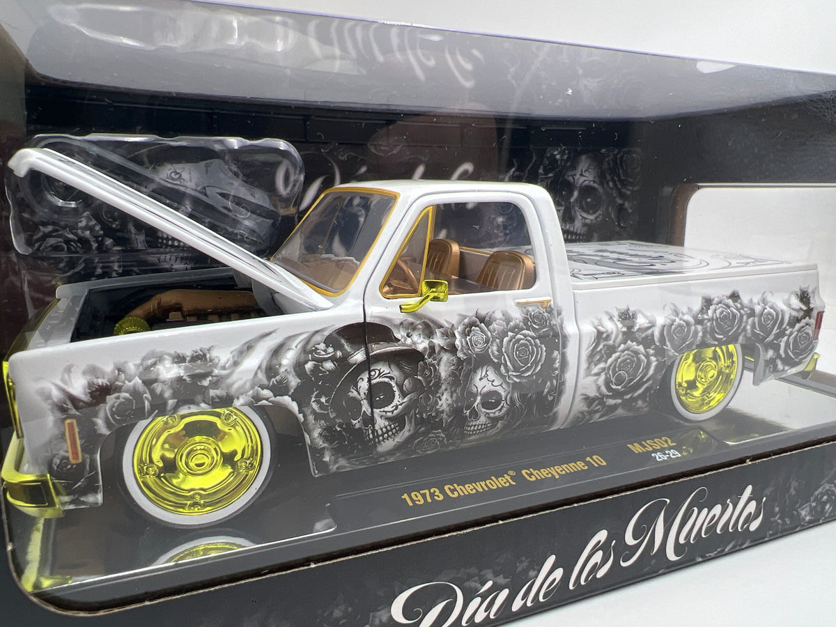 M2 Machines 1/24 MJS02 MiJo 1/500 CHASE Dia De Los Muertos 1973 Chevrolet Cheyenne 10