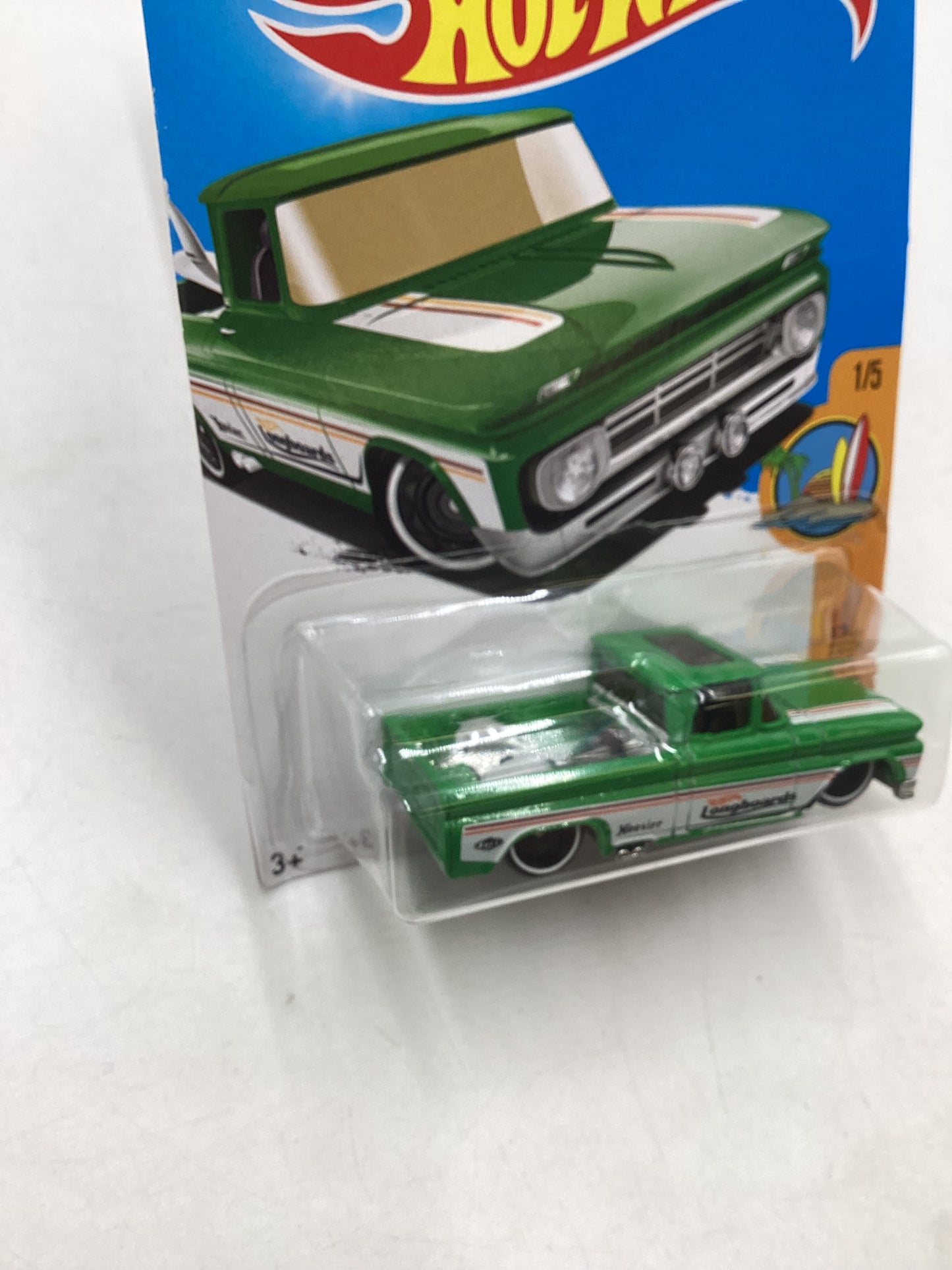 2017 Hot wheels #255 Custom 62 Chevy Pickup Card not perfect 17D