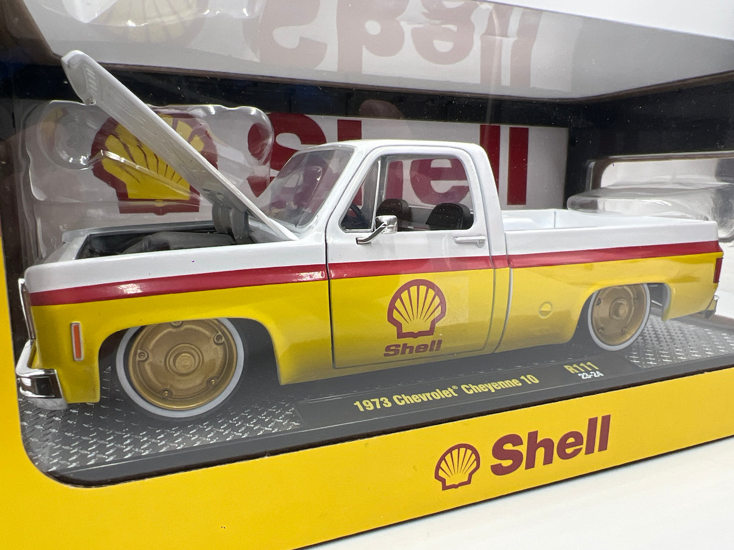 M2 Machines 1/24 Shell 1973 Chevrolet Cheyenne 10 Yellow/White R111 Cracked Blister