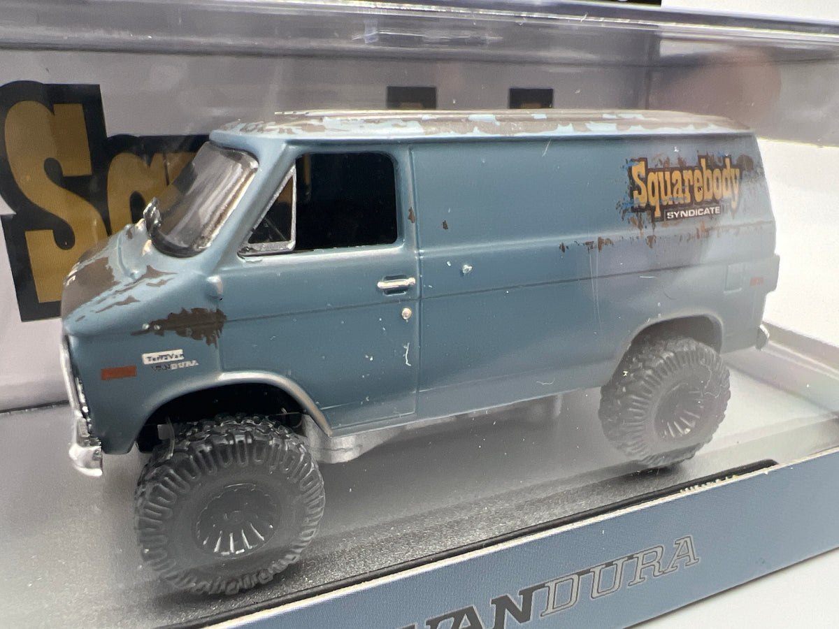 M2 Machines WMTS18 Squarebody Syndicate 1973 GMC Vandura 4x4 Blue