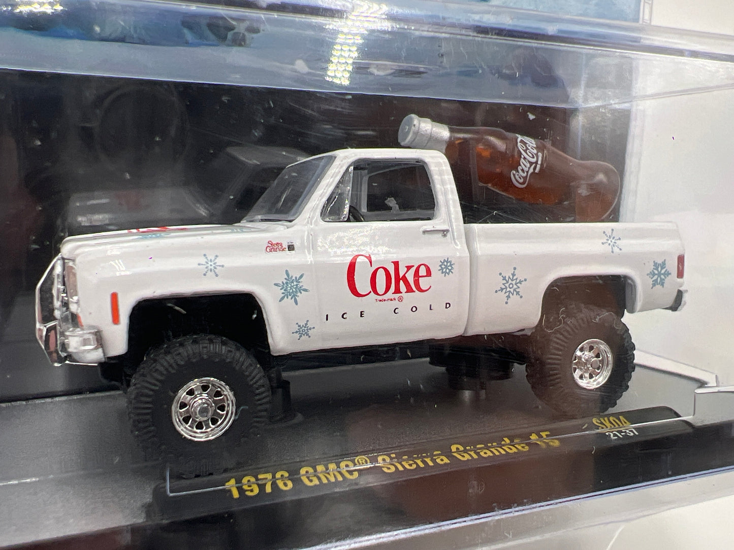 M2 Machines Coca Cola 1976 GMC Sierra Grande 15 White SK04 194B