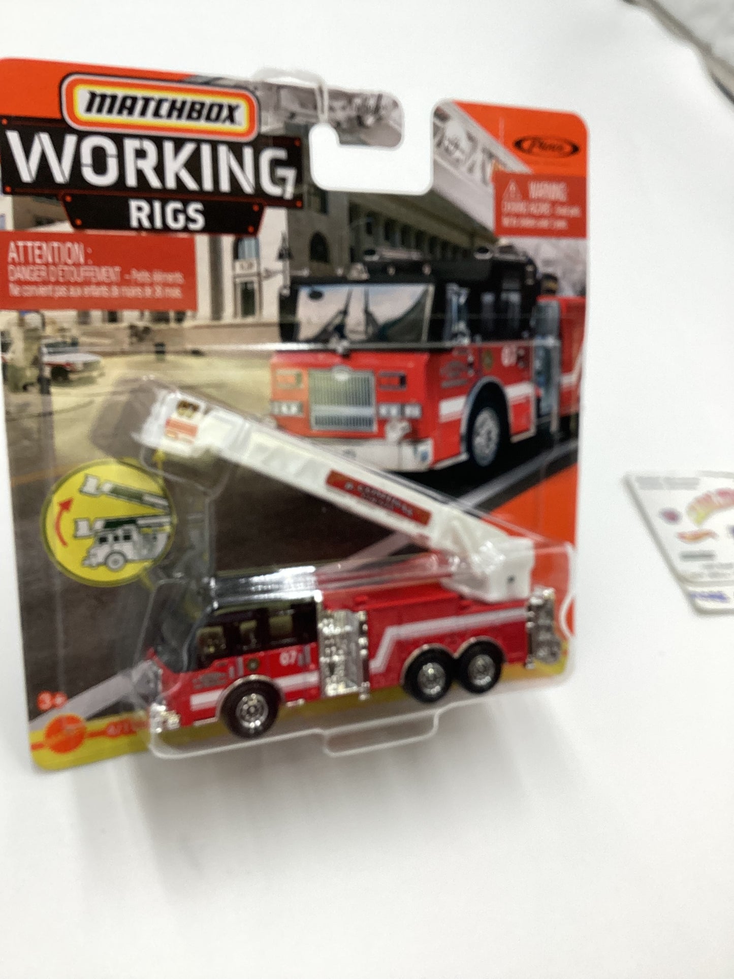 2021 Matchbox working rigs #4 B.Comthax County Pierce Velocity Aerial Platform Fire Truck 168F