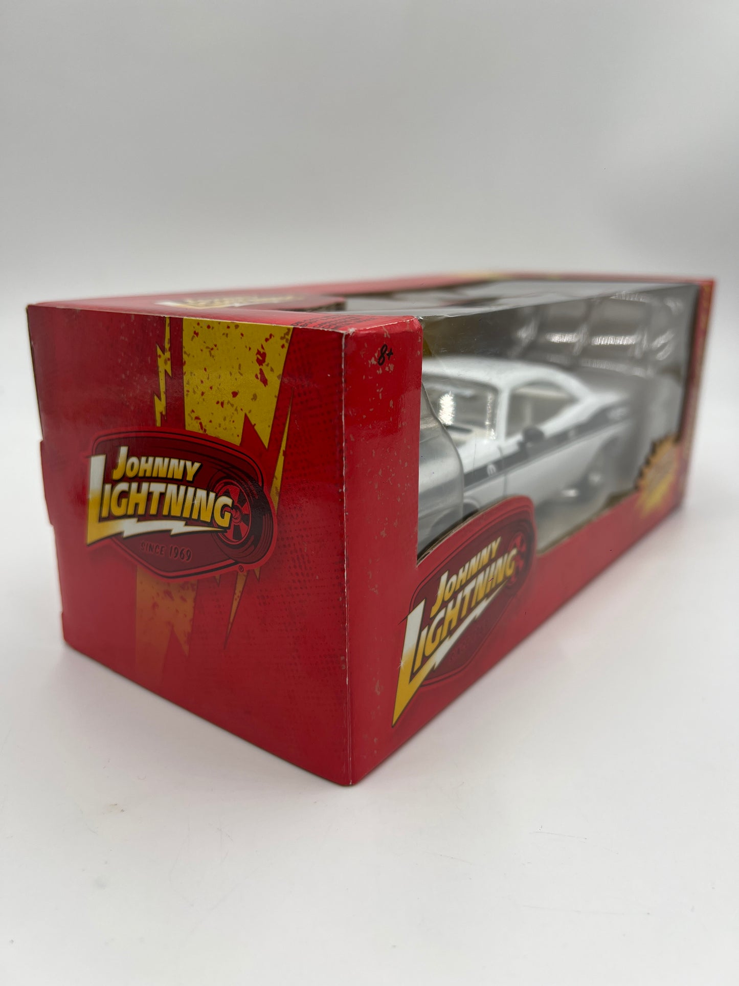 Johnny Lightning 1:24 Scale White Lightning Chase Muscle Cars R39 1970 Dodge Challenger T/A White VHTF
