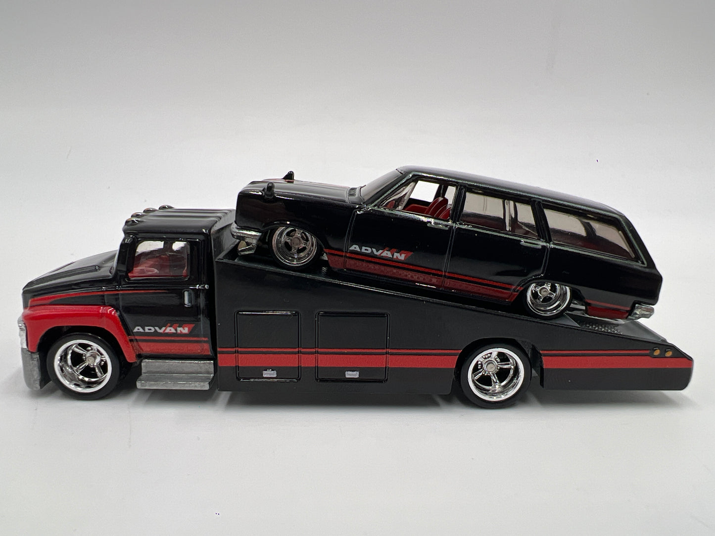 Hot Wheels 1/64 Premium Team Transport Advan 69 Nissan Skyline Van & Carry On