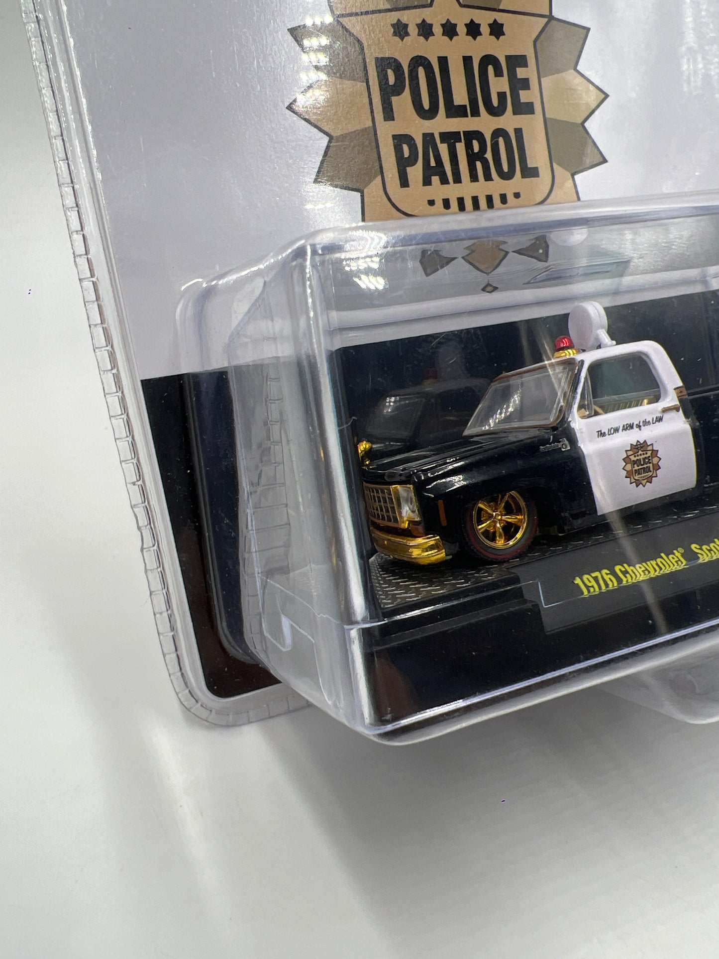 M2 Machines Hobby Exclusive CHASE Police Patrol 1976 Chevrolet Scottsdale HS08