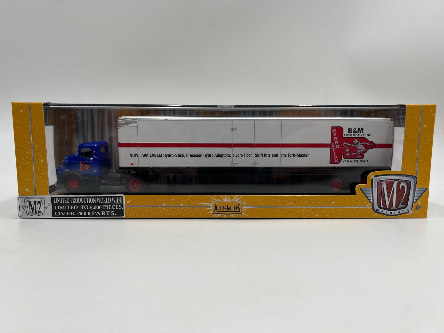 M2 Machines Auto Haulers Premium Edition 1957 Dodge COE & B&M Trailer R11