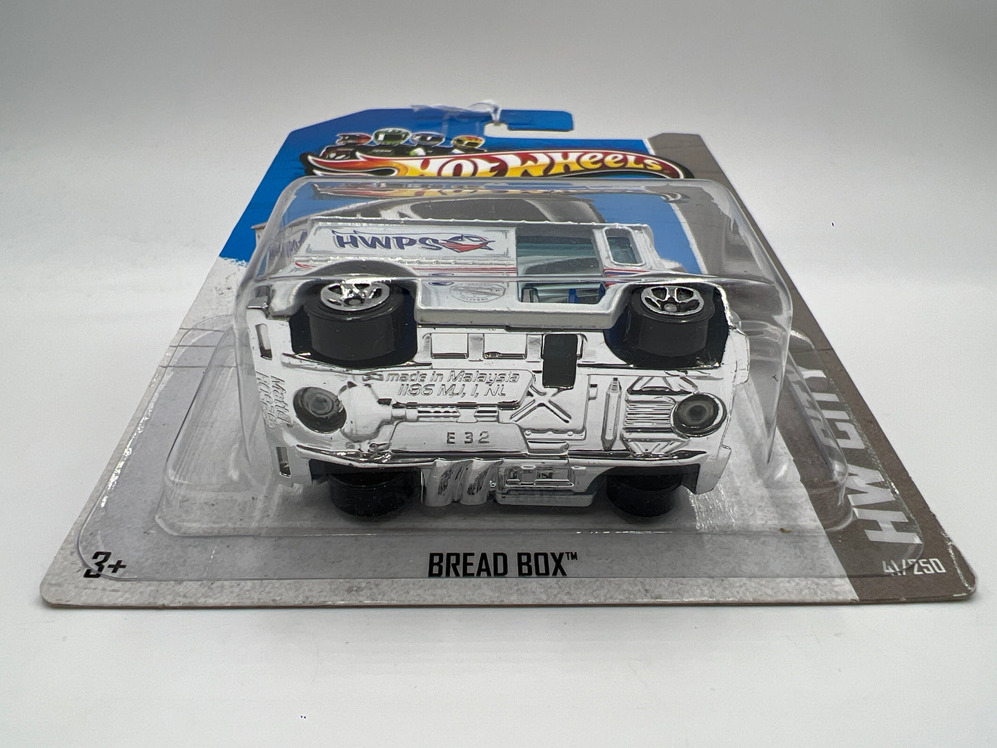 2013 Hot Wheels Treasure Hunt HW City #41 Bread Box White 274E