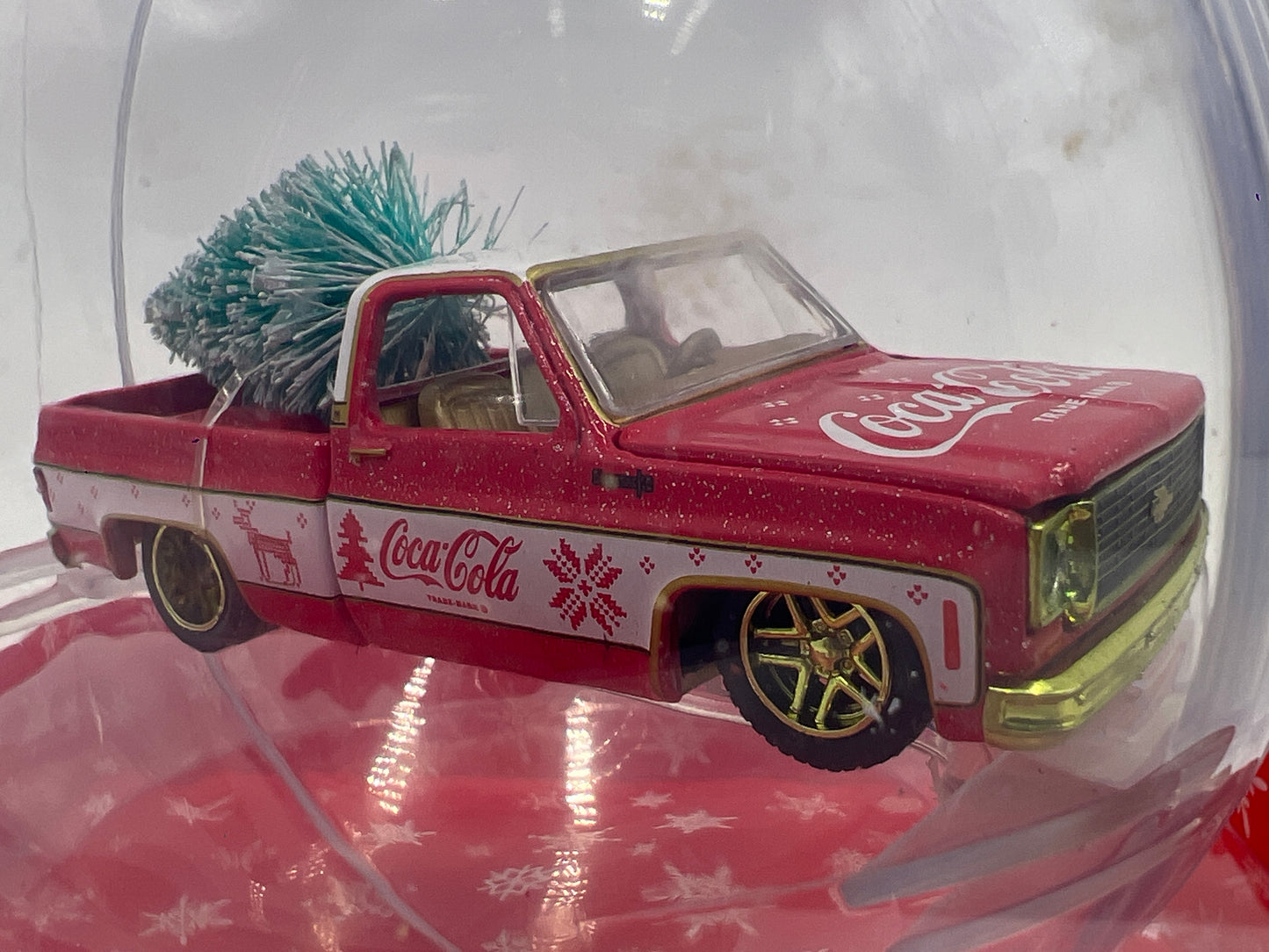 M2 Machines MiJo Exclusives Coca Cola Holiday Christmas Ornaments CHASE 1973 Chevrolet Fleetline Red/White Cracked Blister