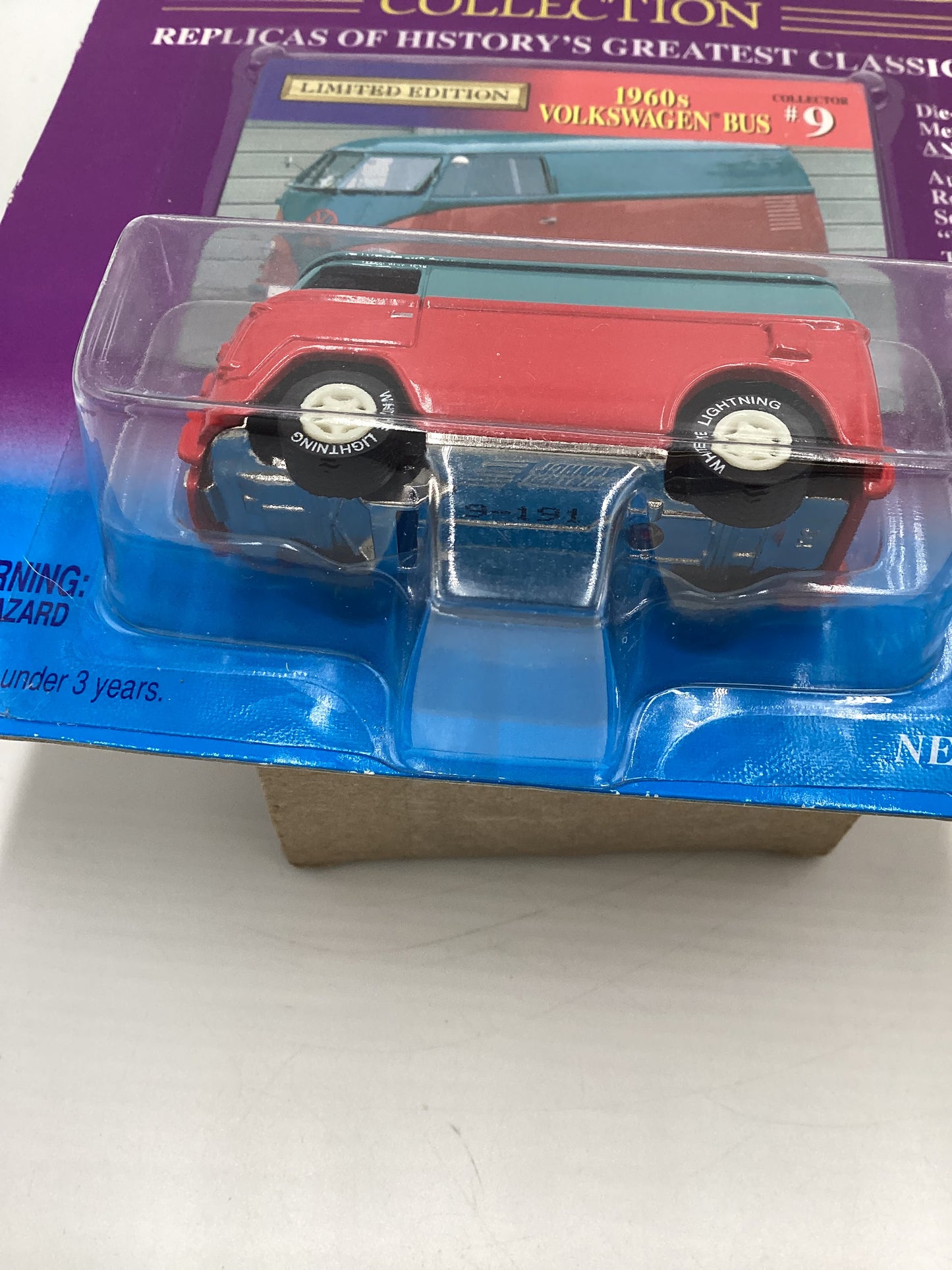 Johnny Lightning Classic Gold Collection Collector #9 1960’s Volkswagen Bus Red/Blue White Lightning Chase