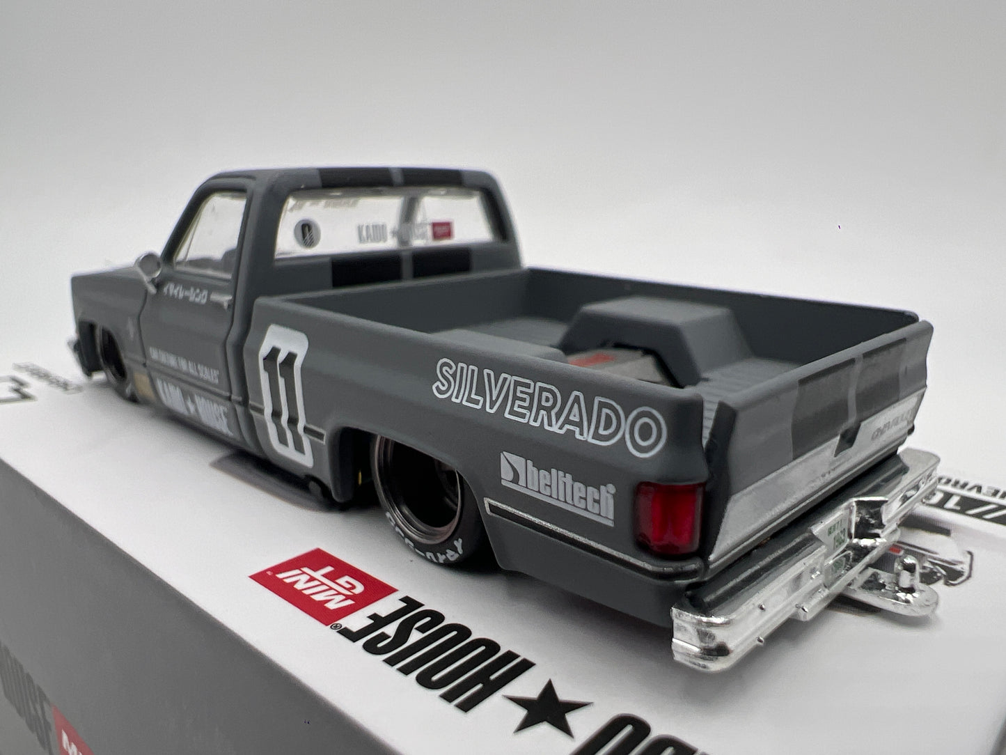 Mini GT Kaido House #160 Chevrolet Silverado Kaido V2 Gray