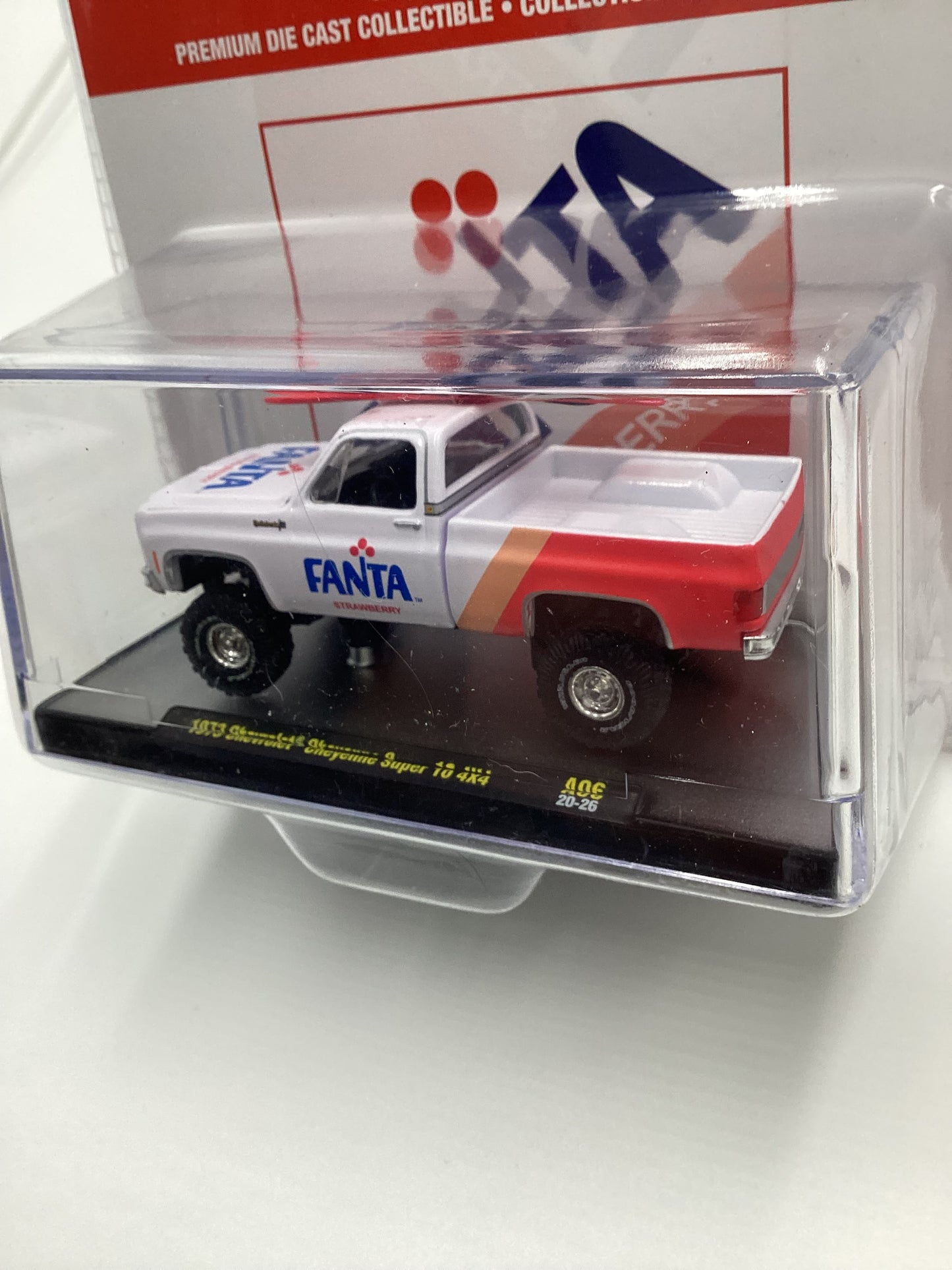 M2 Machines Fanta 1973 Chevrolet Cheyenne Super 10 4x4 A06