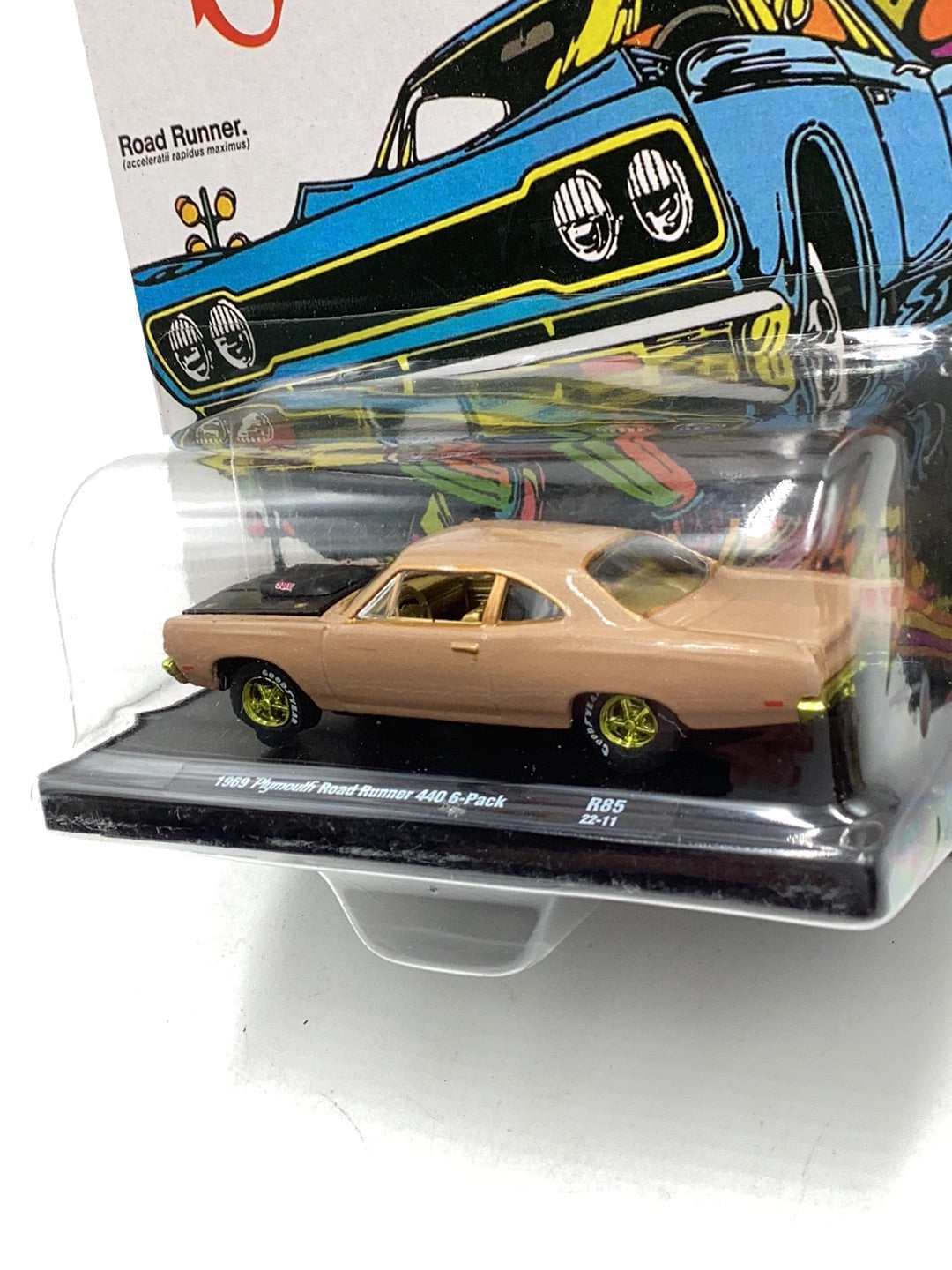 M2 Machines auto-drivers 1969 Plymouth Road Runner 440 6-pack R85 Chases