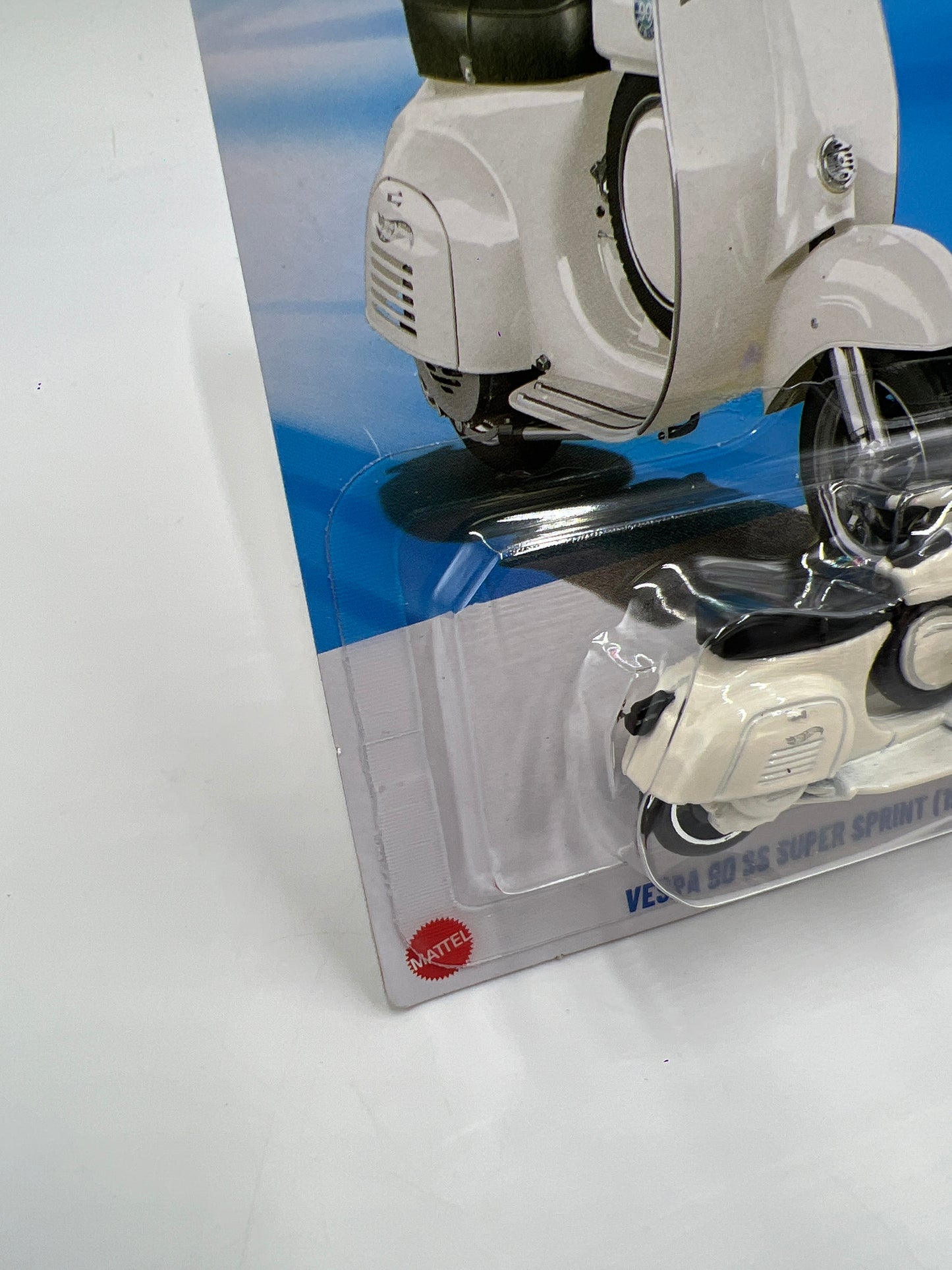 2025 Hot Wheels J Case HW Moto #177 Vespa 90 SS Super Sprint 1966 White Truck 114C