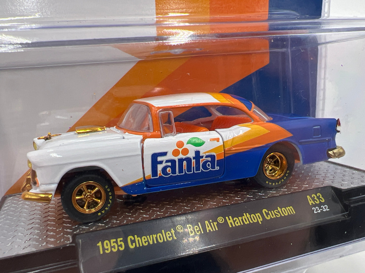 M2 Machines Fanta CHASE 1955 Chevrolet Bel Air Hardtop Custom A33