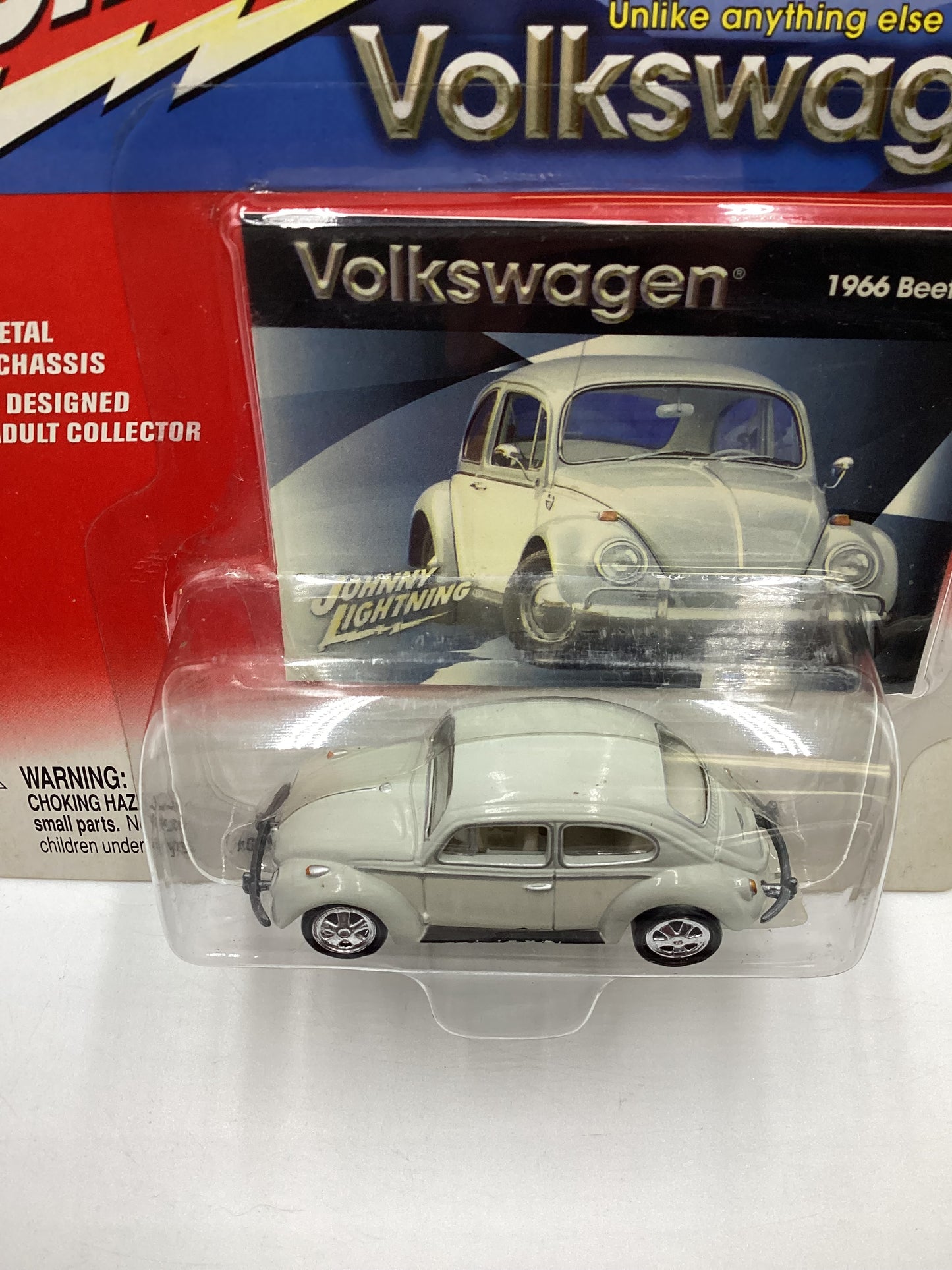 Johnny Lightning Volkswagen 1966 Beetle White/Light Gray