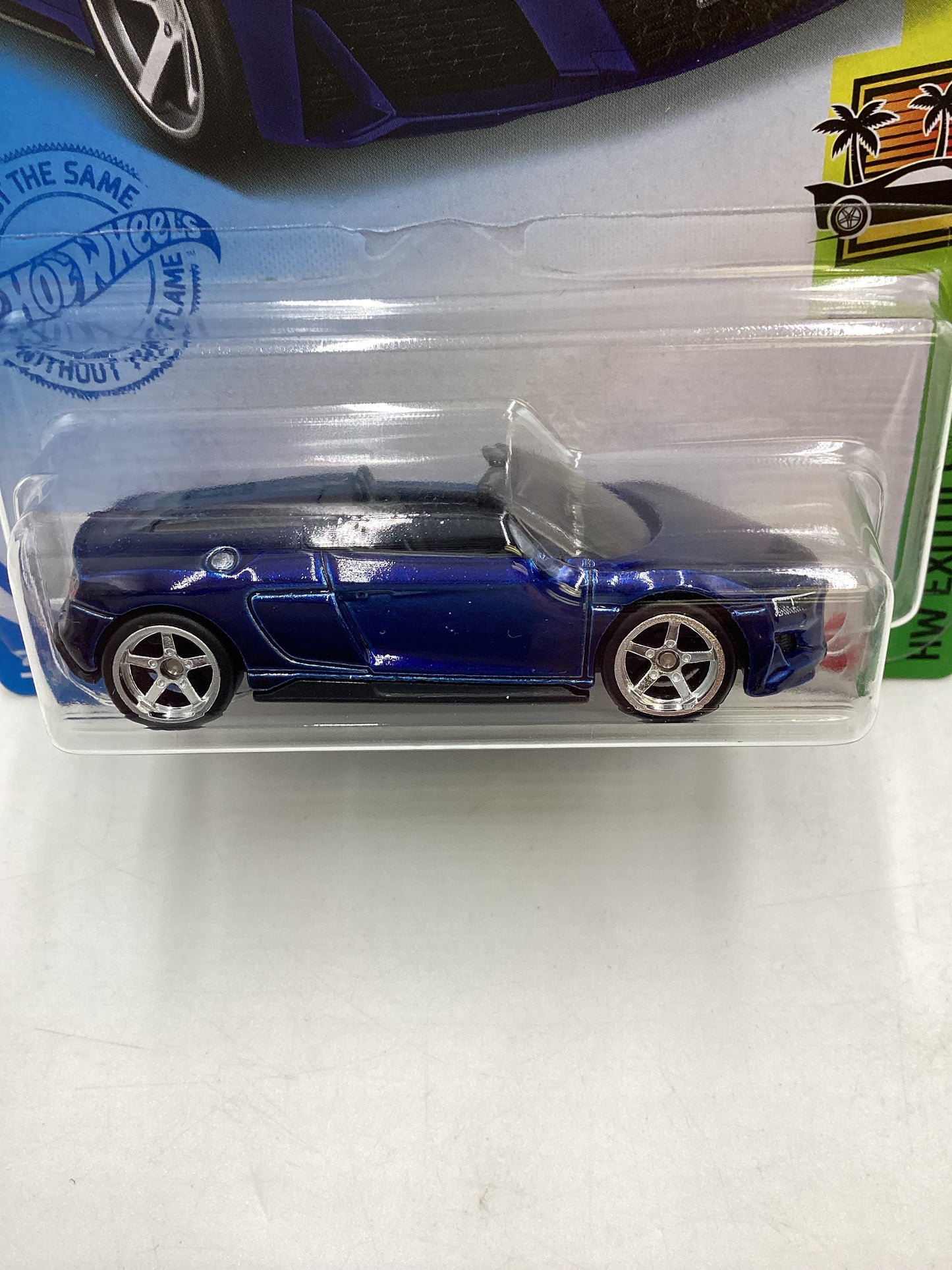 2019 Hot wheels Super treasure hunt 2019 Audi R8 Spyder Blue W/Protector