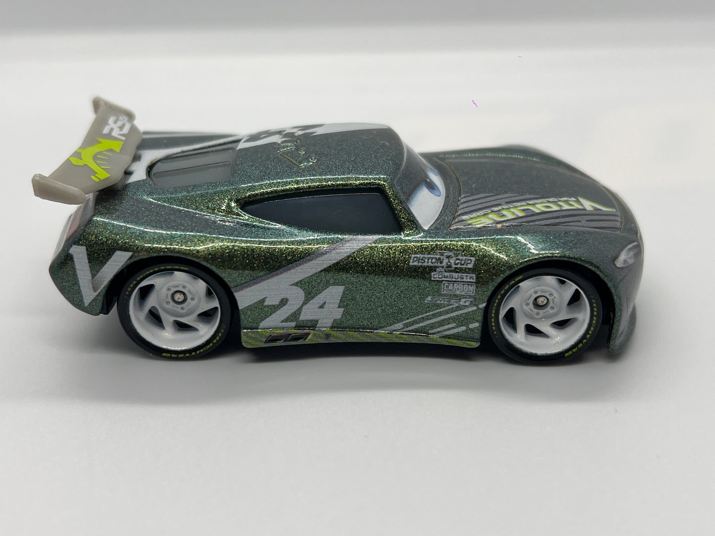 Disney Pixar Cars 3 #24 Chase Racelott Vitoline Green Loose