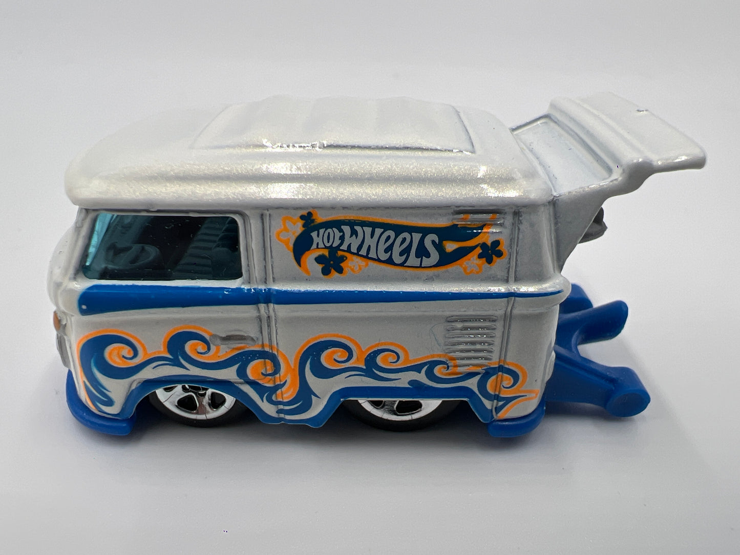 Hot Wheels 1/64 Mainline Kool Kombi White Loose